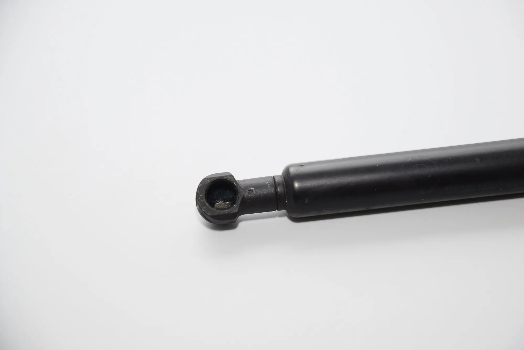 Front Left Bonnet Strut – OEM NA · BMW 5 (E60) 520 i 2003