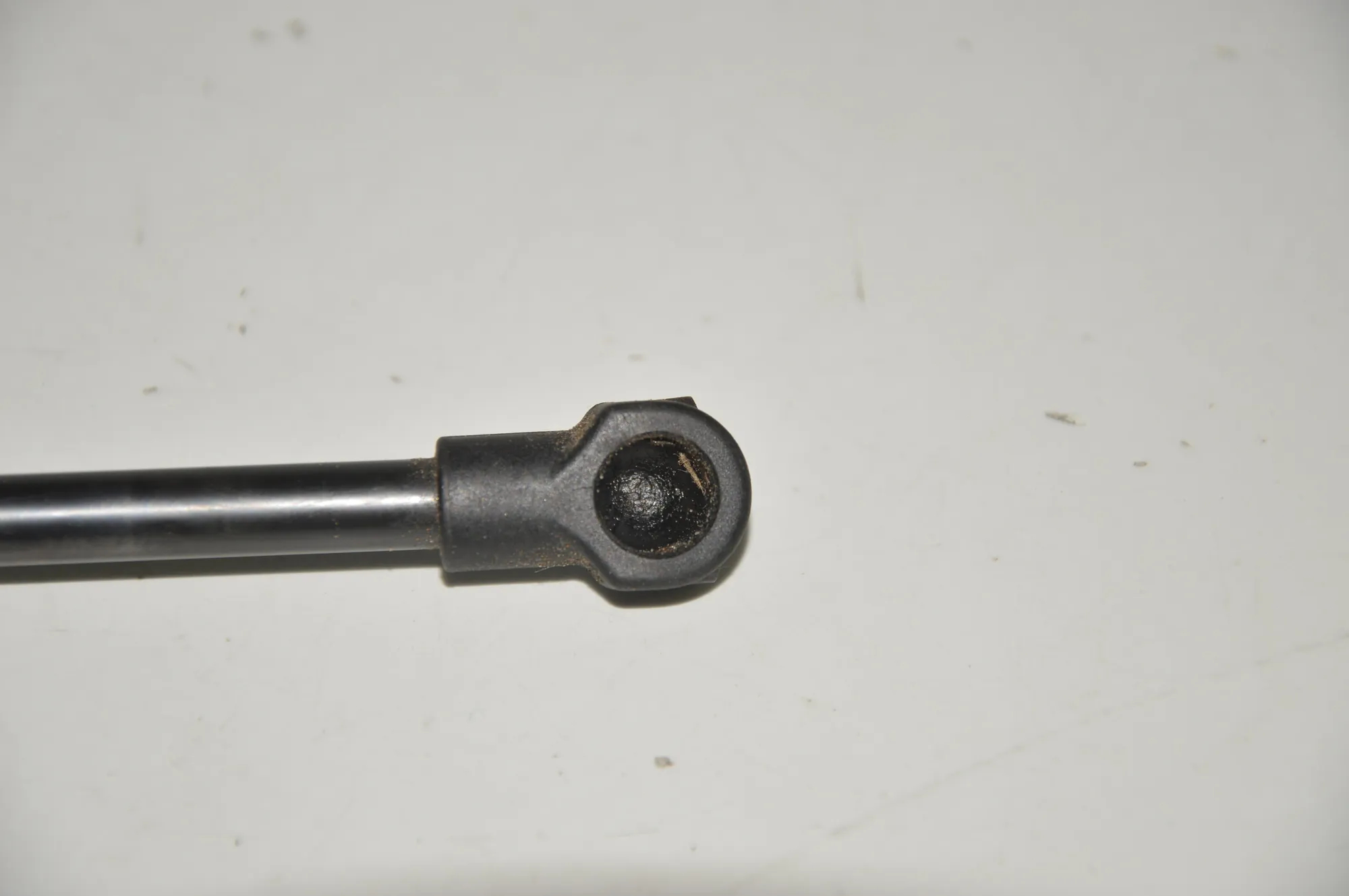 Left Side Tailgate Gas Strut – OEM 7239871 · BMW 1 (F20) 120 d xDrive 2015 – 2