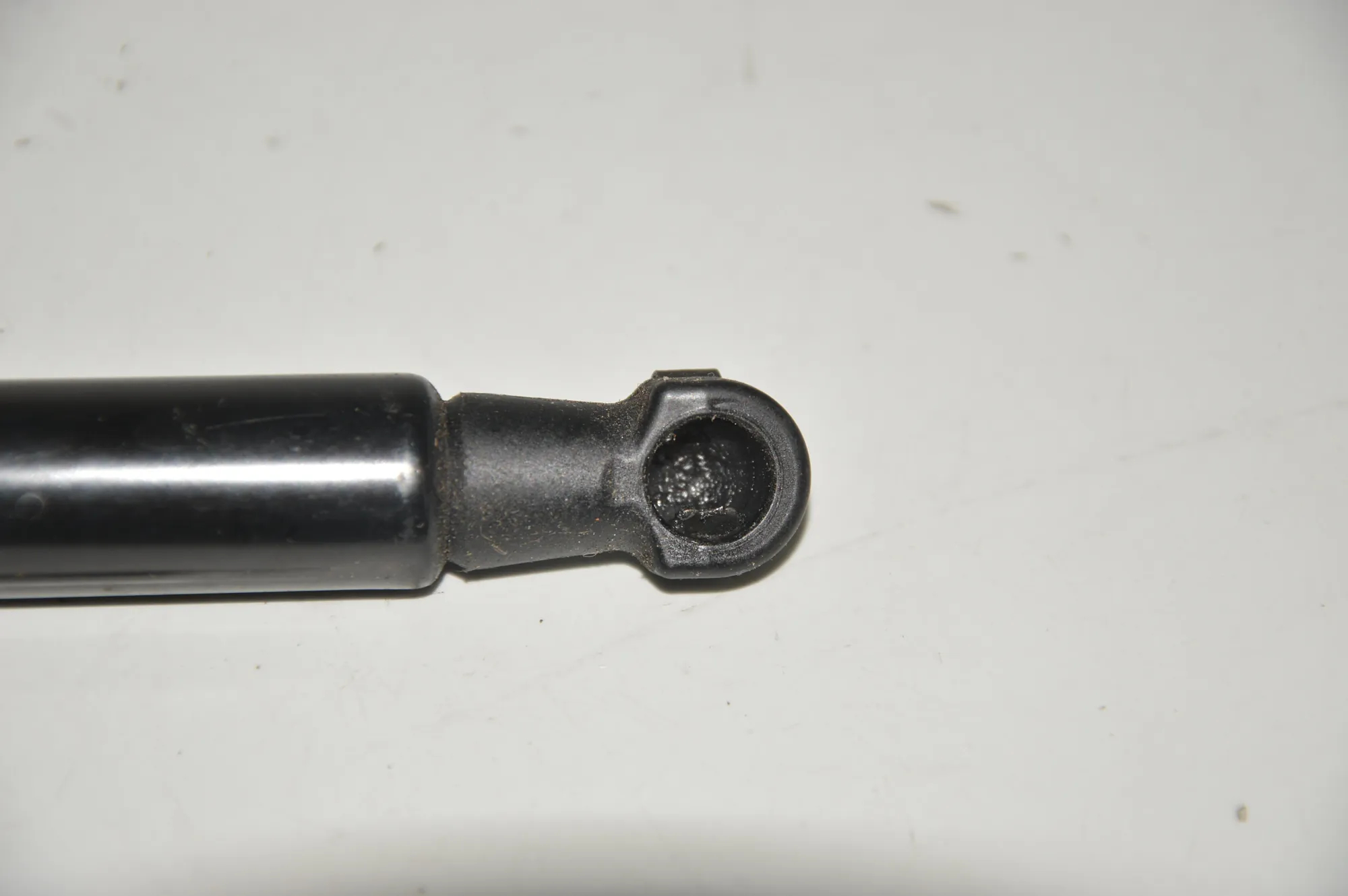Left Side Tailgate Gas Strut – OEM 7239871 · BMW 1 (F20) 120 d xDrive 2015 – 3