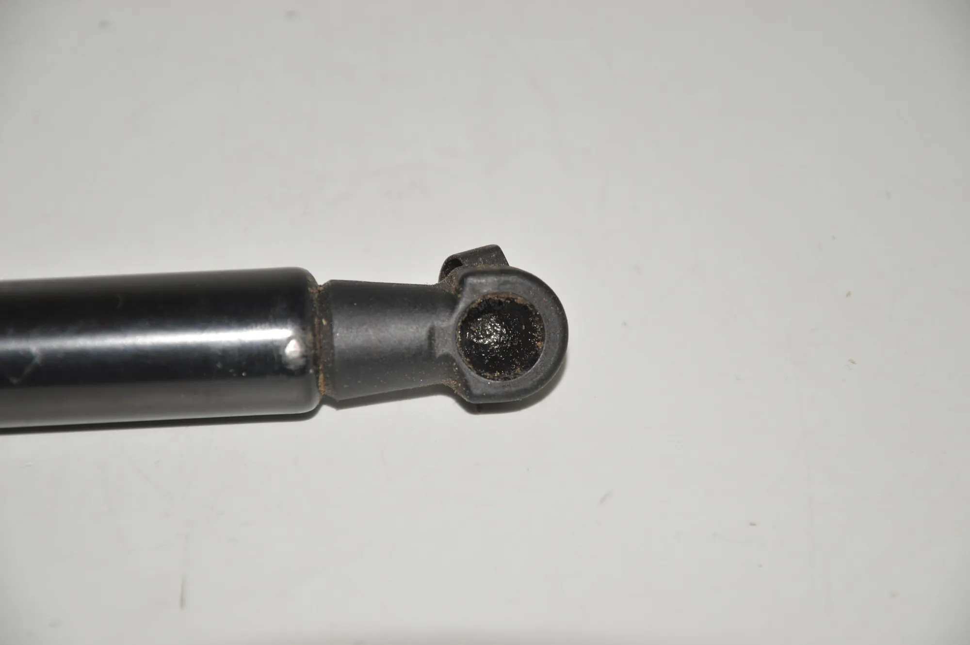 Right Side Tailgate Gas Strut – OEM 7239871 · BMW 1 (F20) 120 d xDrive 2015 – 2