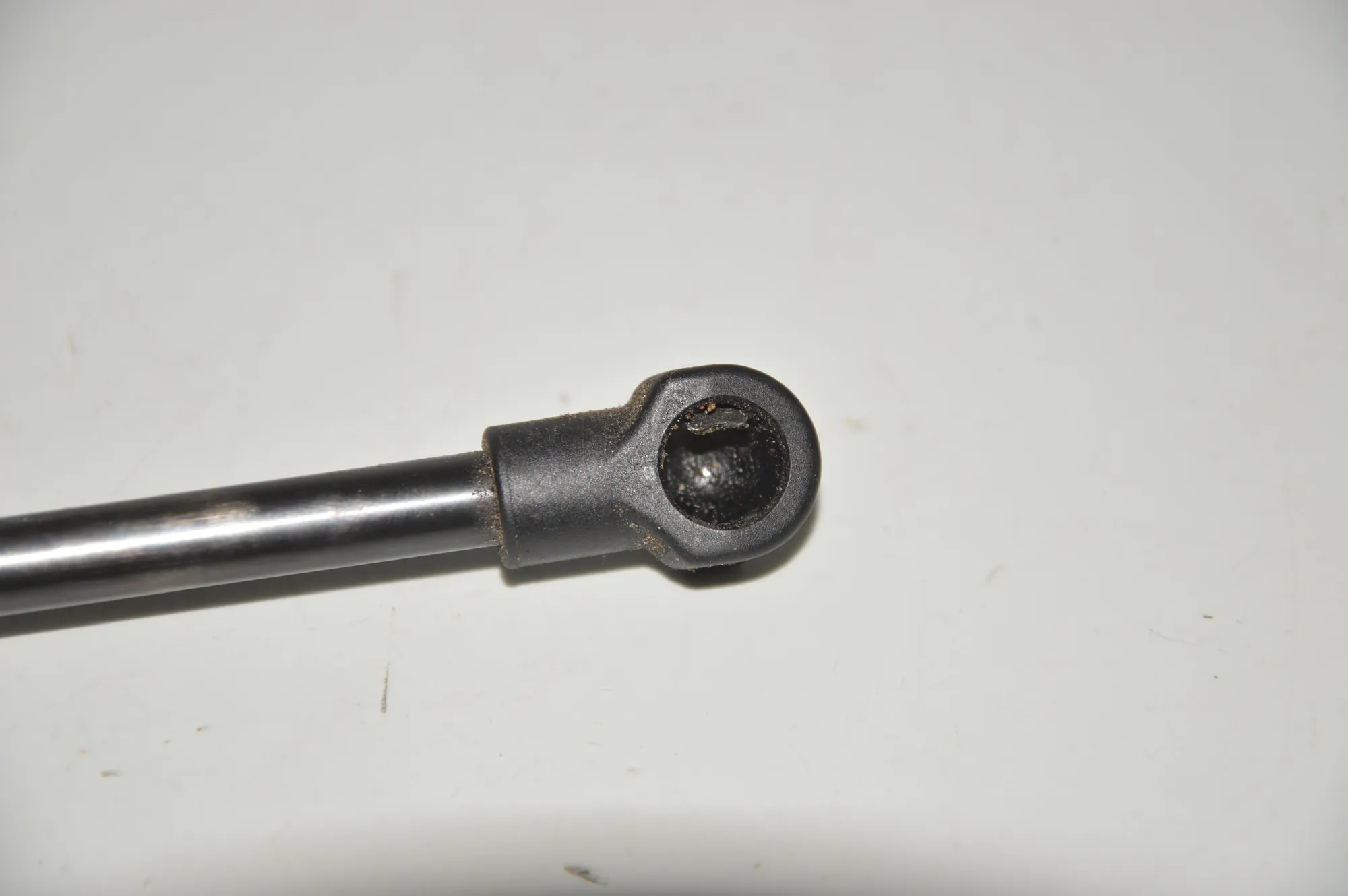 Right Side Tailgate Gas Strut – OEM 7239871 · BMW 1 (F20) 120 d xDrive 2015 – 3