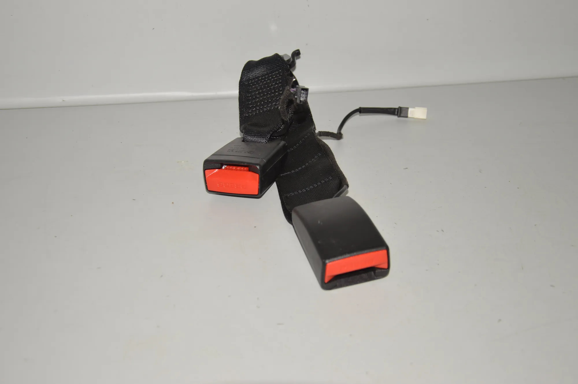 Rear Middle Seat Buckle – OEM 7355471 · BMW 1 (F20) 120 d xDrive 2015 – 2