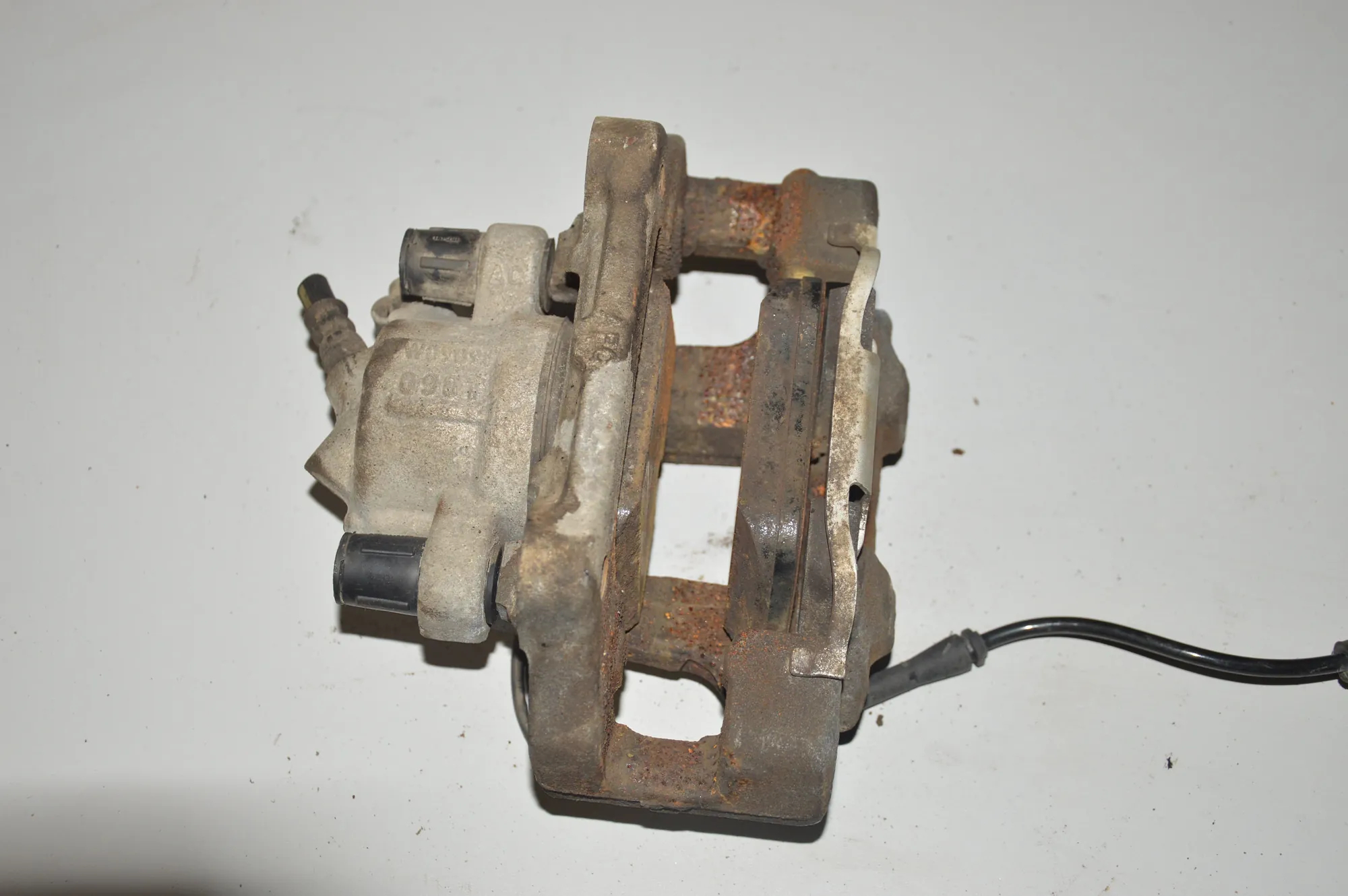 Front Left Brake Caliper – OEM NA · BMW 1 (F20) 120 d xDrive 2015 – 2