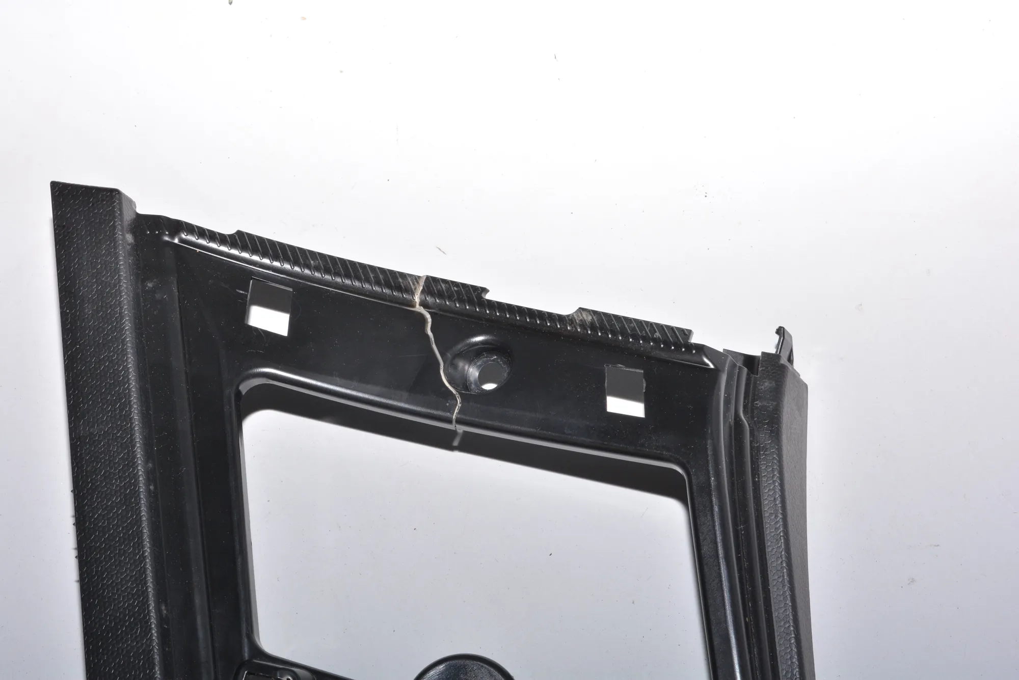 Left Side B Pillar Trim – OEM 7272427 · BMW i3 (I01) Hybrid 2016 – 2