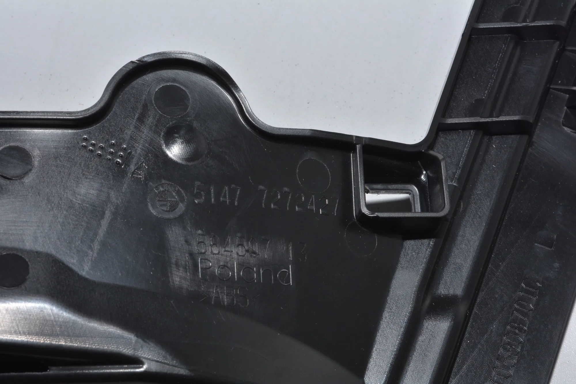 Left Side B Pillar Trim – OEM 7272427 · BMW i3 (I01) Hybrid 2016 – 4