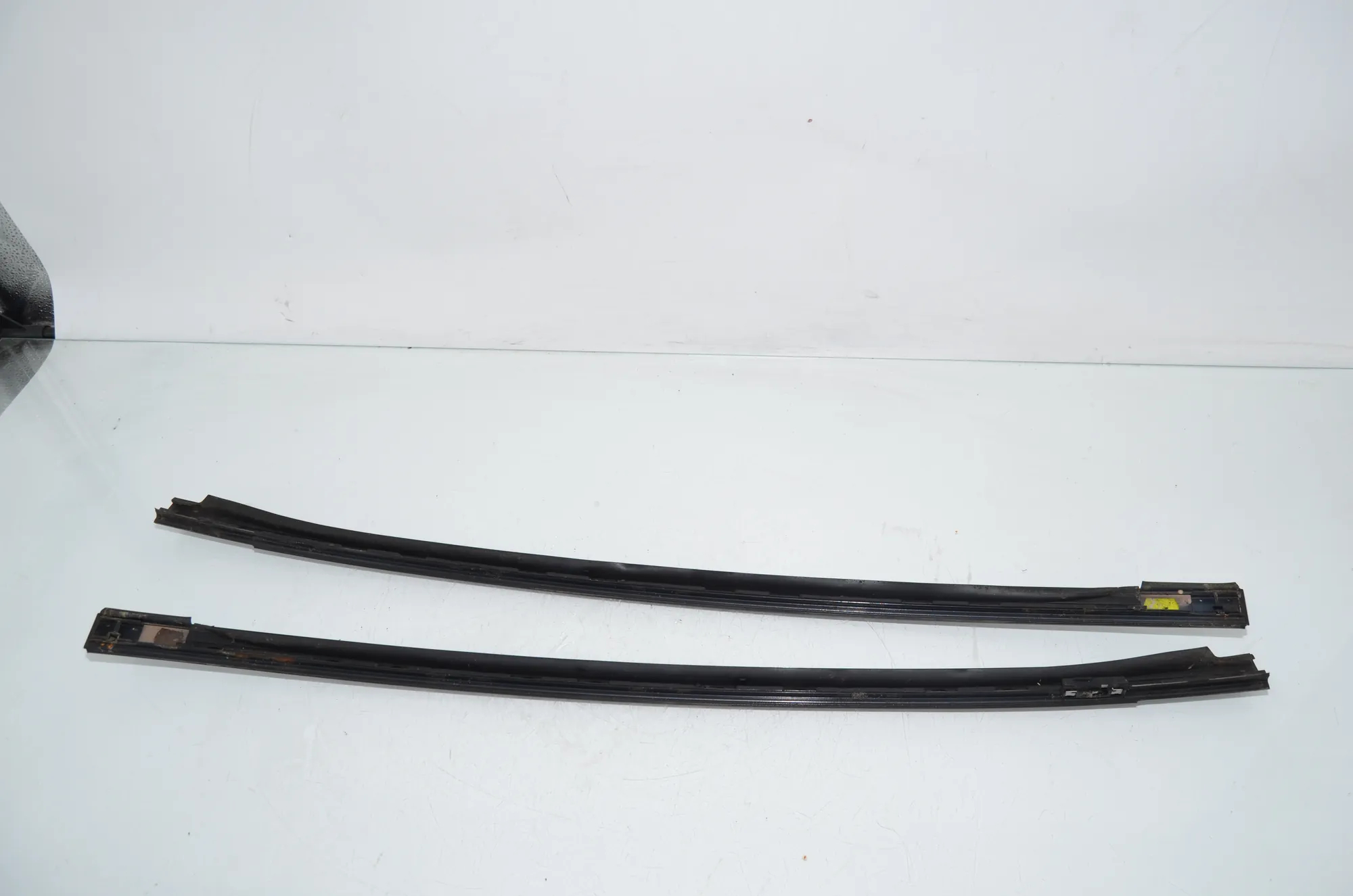Front Windshield Trim – OEM 7362463 · BMW 5 Touring (F11) 530 d 2012 – 3