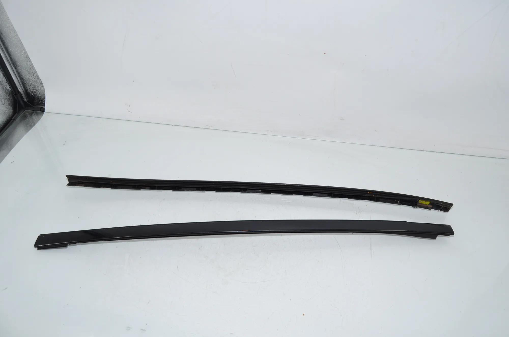 Front Windshield Trim – OEM 7362463 · BMW 5 Touring (F11) 530 d 2012 – 2