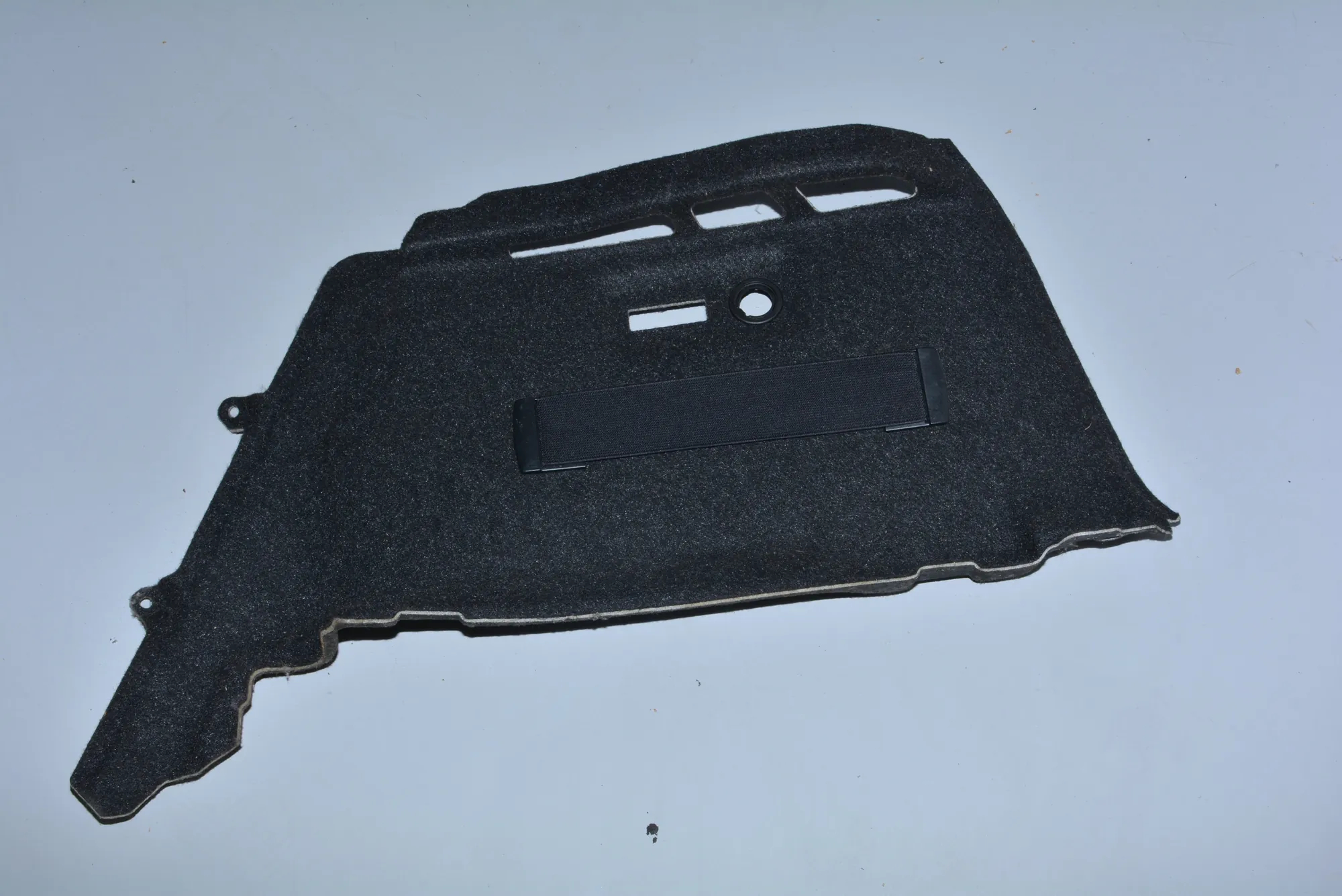 Right Side Trunk Trim – OEM 7314756 · BMW i3 (I01) Hybrid 2016