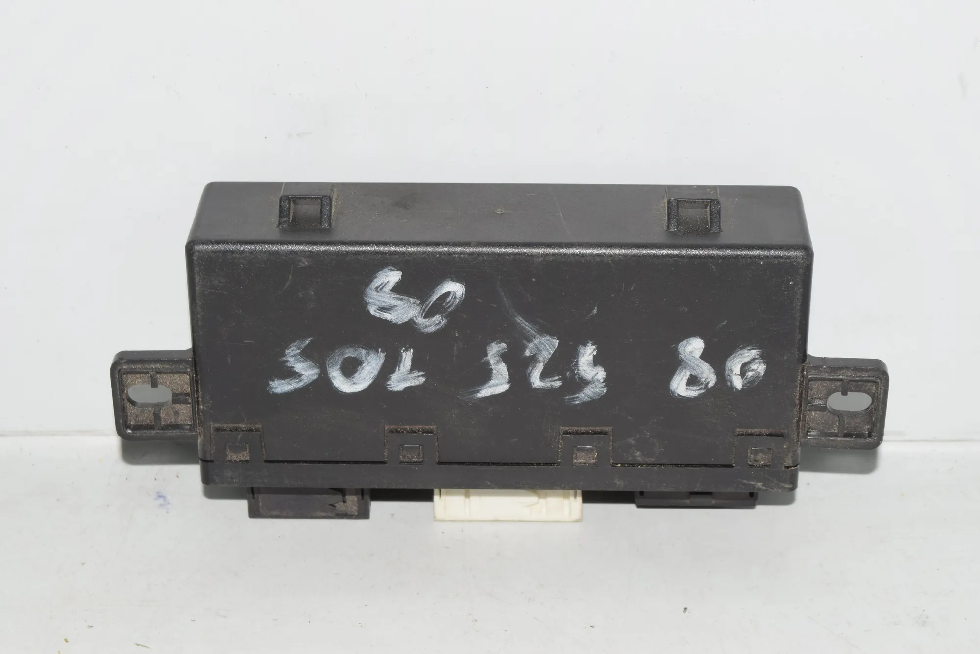 Front Right Door Control Unit – OEM 8377592 · BMW 5 (E39) BMW 5 (E39) 2000