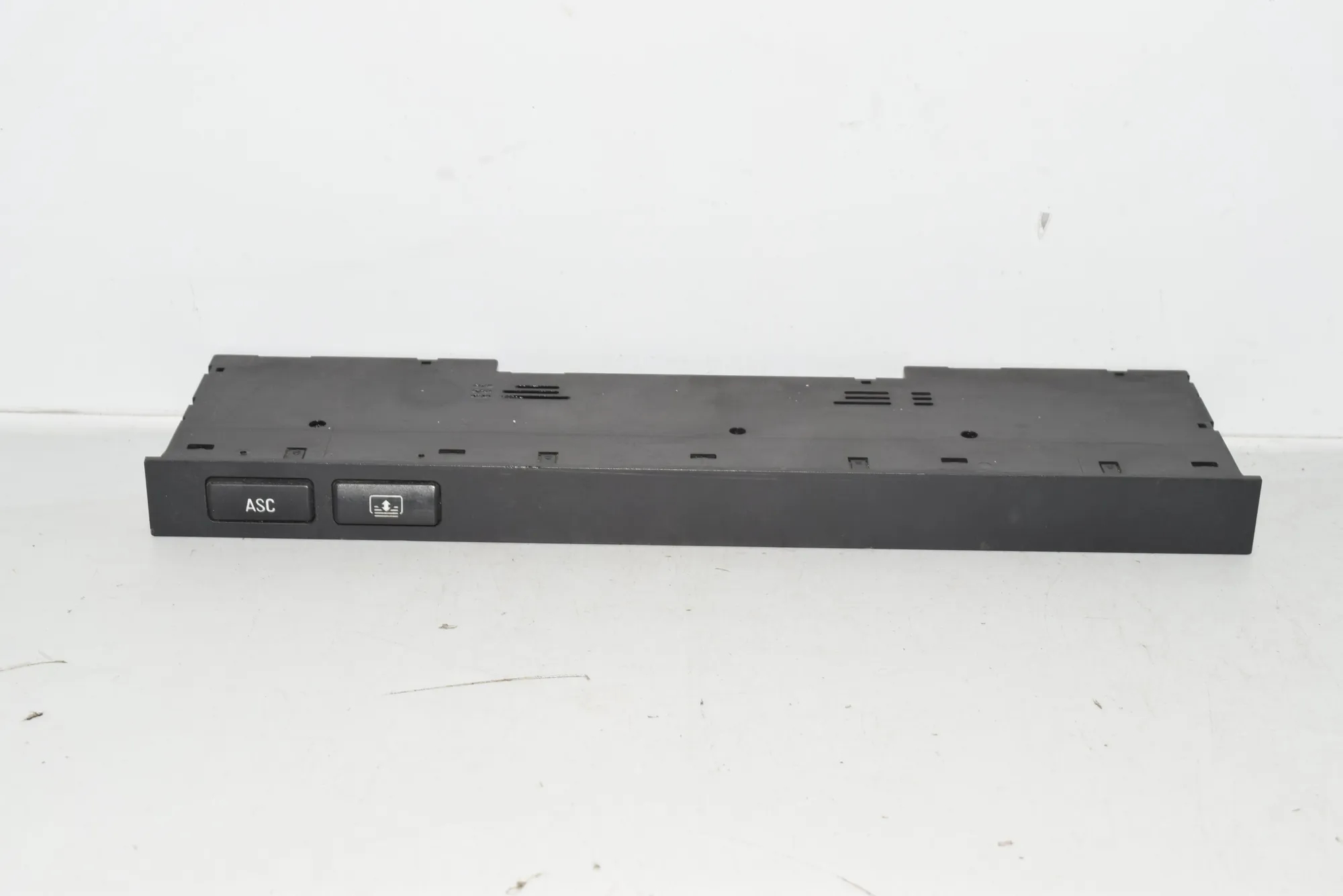 Button Switch Panel – OEM 8373711 · BMW 5 (E39) BMW 5 (E39) 2000