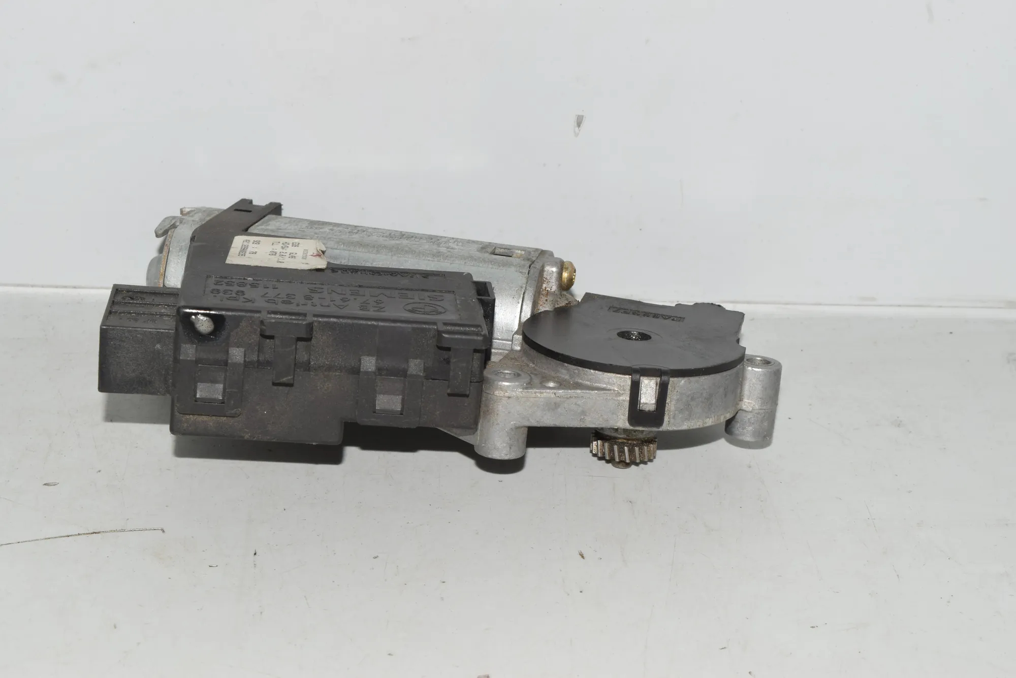 Sunroof Control Module – OEM 8377939 · BMW 5 (E39) BMW 5 (E39) 2000 – 2