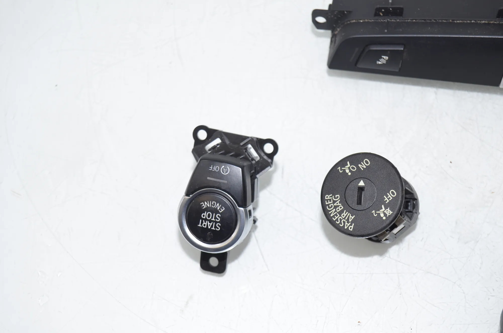 Switches – OEM 9225230 · BMW 5 Touring (F11) 530 d 2012 – 2