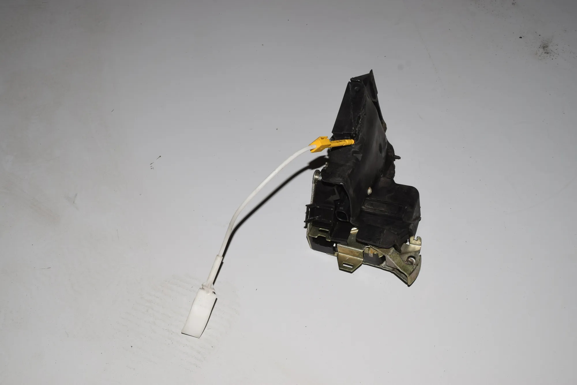 Front Left Door Lock – OEM 8235113 · BMW 5 Touring (E39) 530 d 2002 – 3