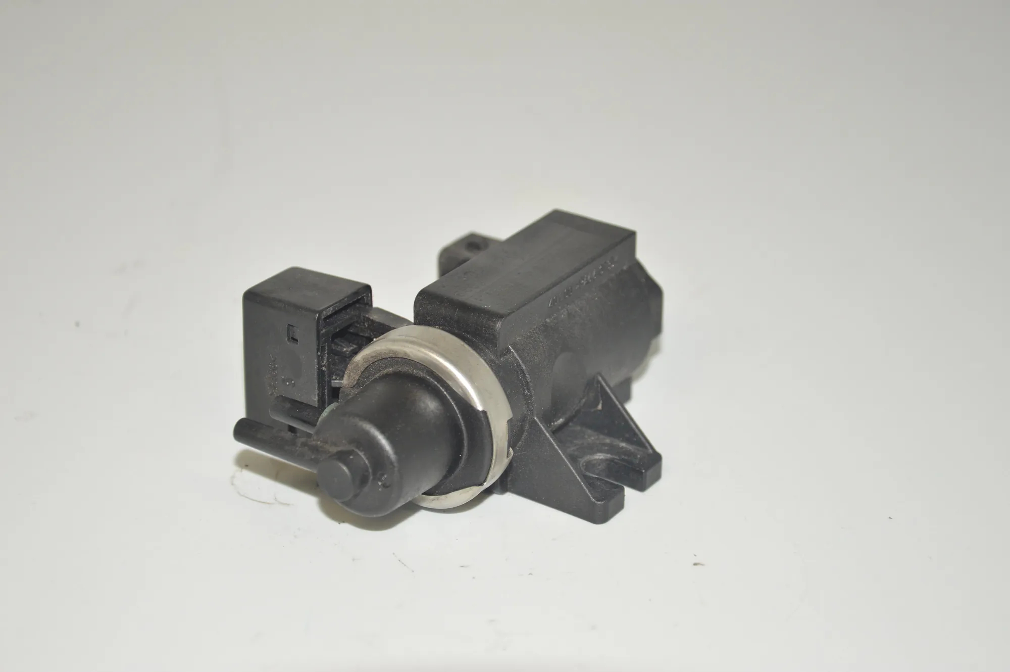 Solenoid Valve – OEM 2247906 · BMW 5 Touring (E39) 530 d 2002 – 2