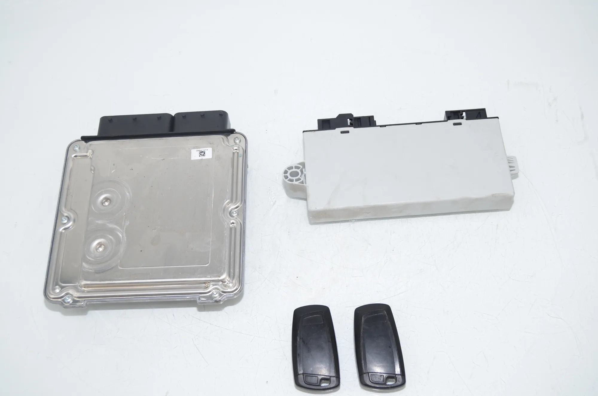 Engine Ignition ECU Set – OEM 8518126 · BMW 5 Touring (F11) 530 d 2012 – 7