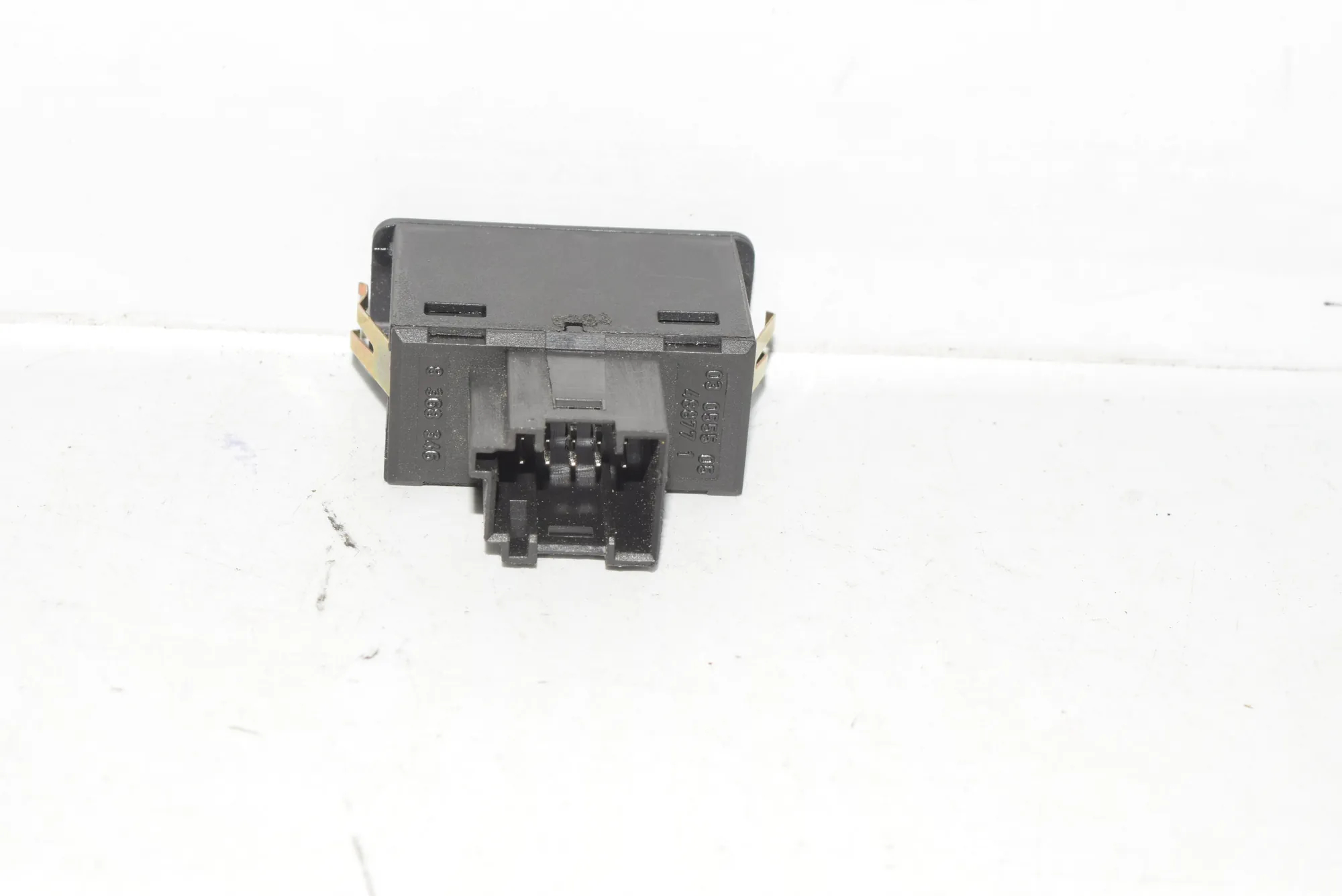 USB/AUX-In Socket Port – OEM 8368346 · BMW X5 (E53) BMW X5 (E53) 2005