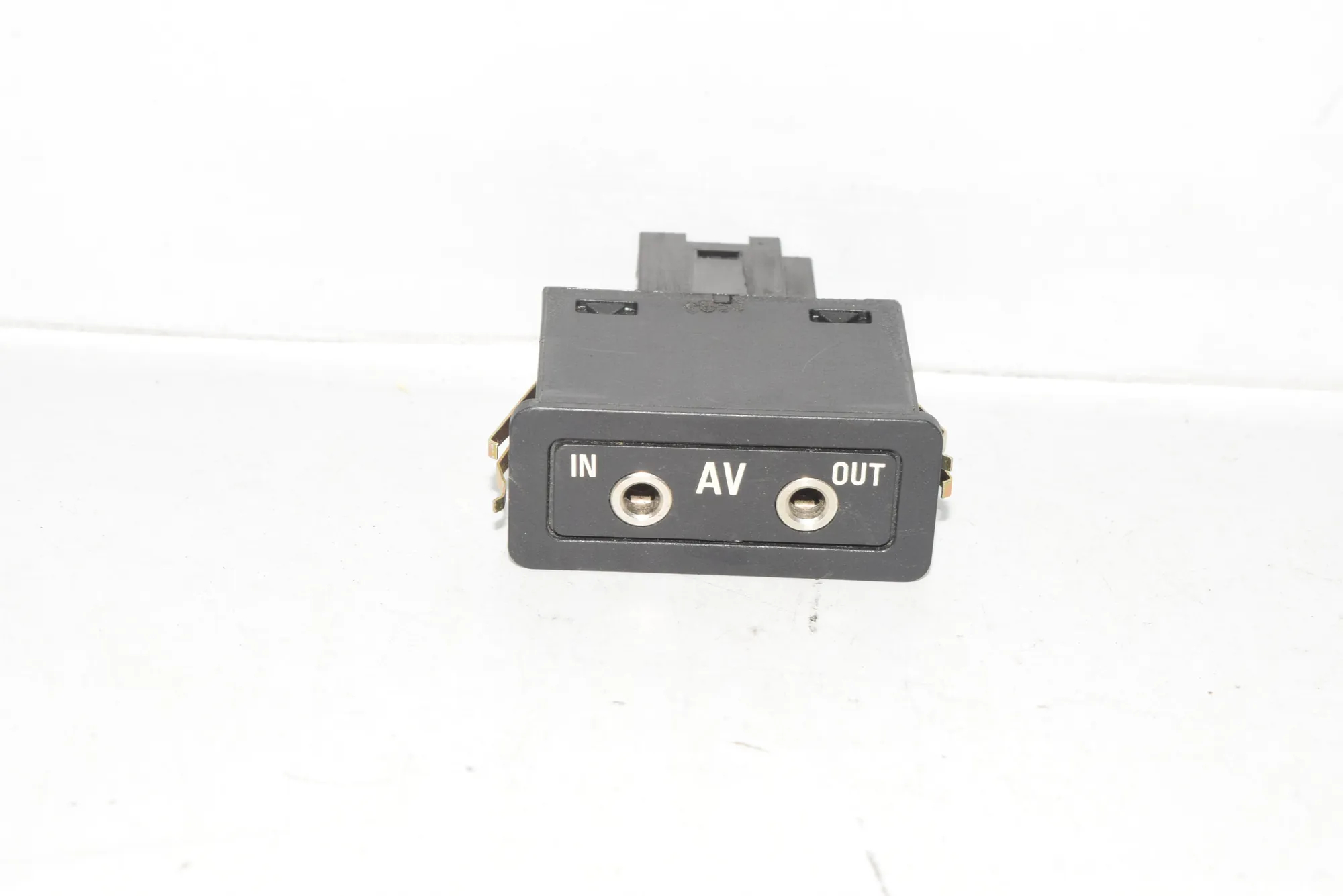 USB/AUX-In Socket Port – OEM 8368346 · BMW X5 (E53) BMW X5 (E53) 2005 – 3