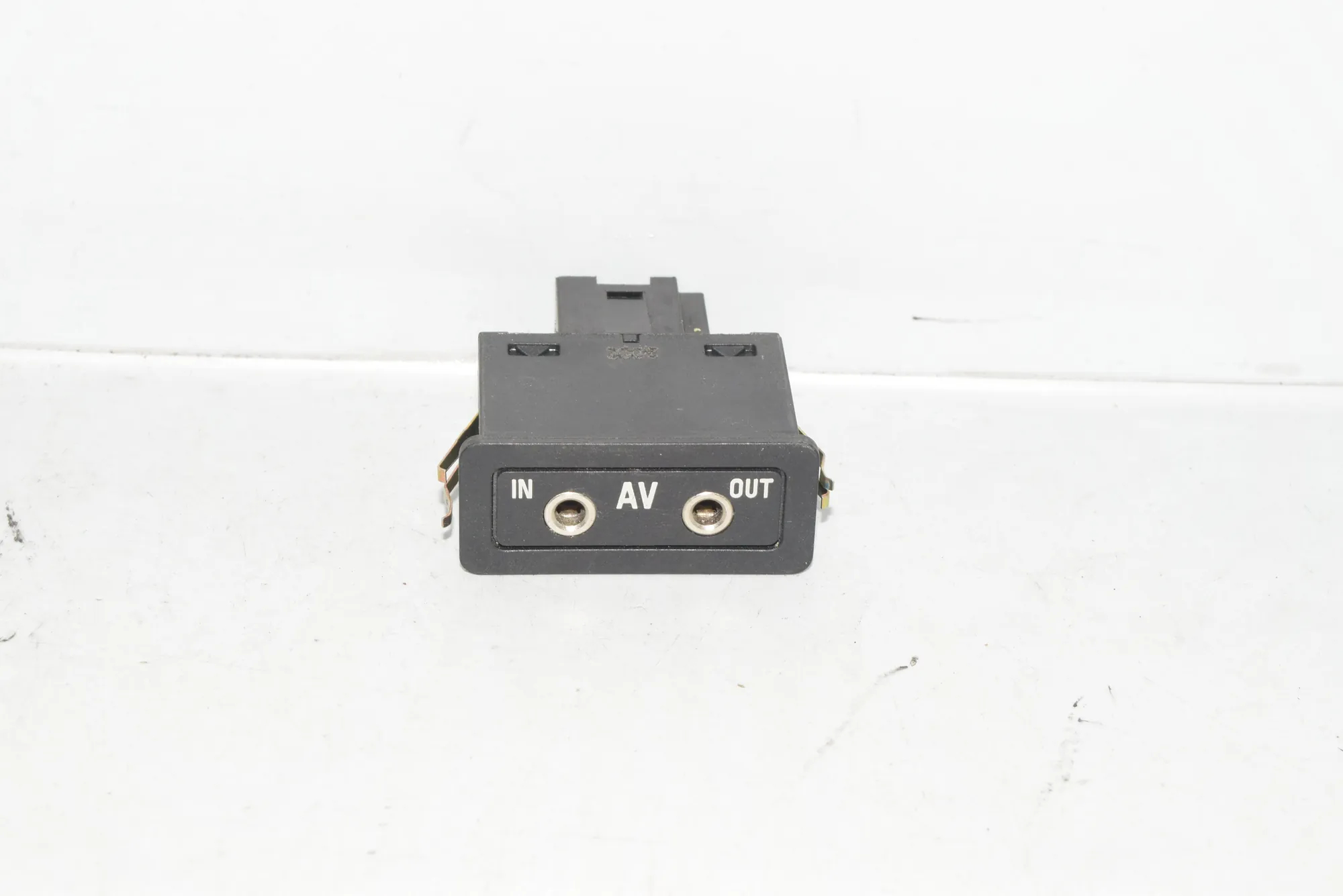 USB/AUX-In Socket Port – OEM 8368346 · BMW X5 (E53) BMW X5 (E53) 2005