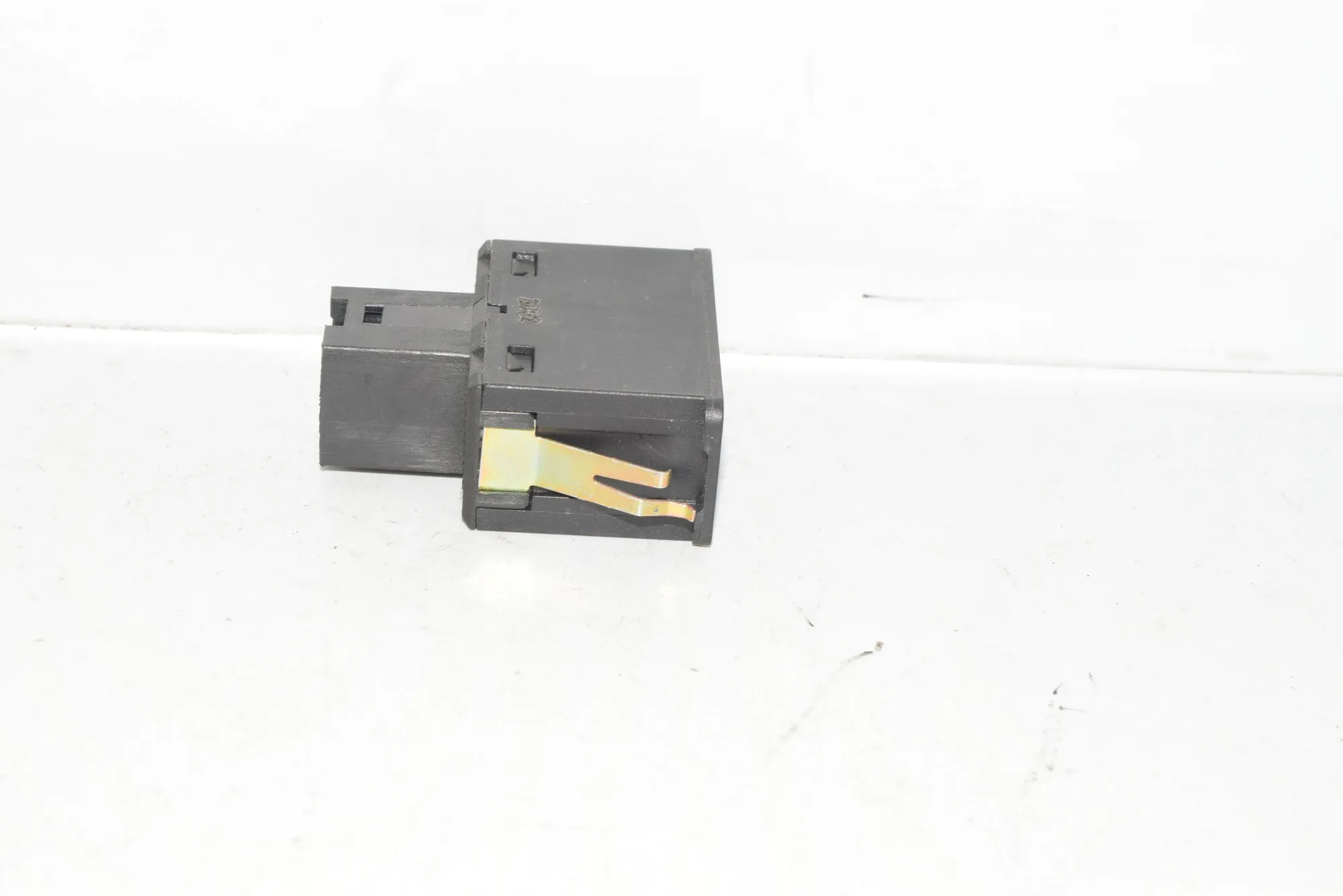 USB/AUX-In Socket Port – OEM 8368346 · BMW X5 (E53) BMW X5 (E53) 2005 – 3