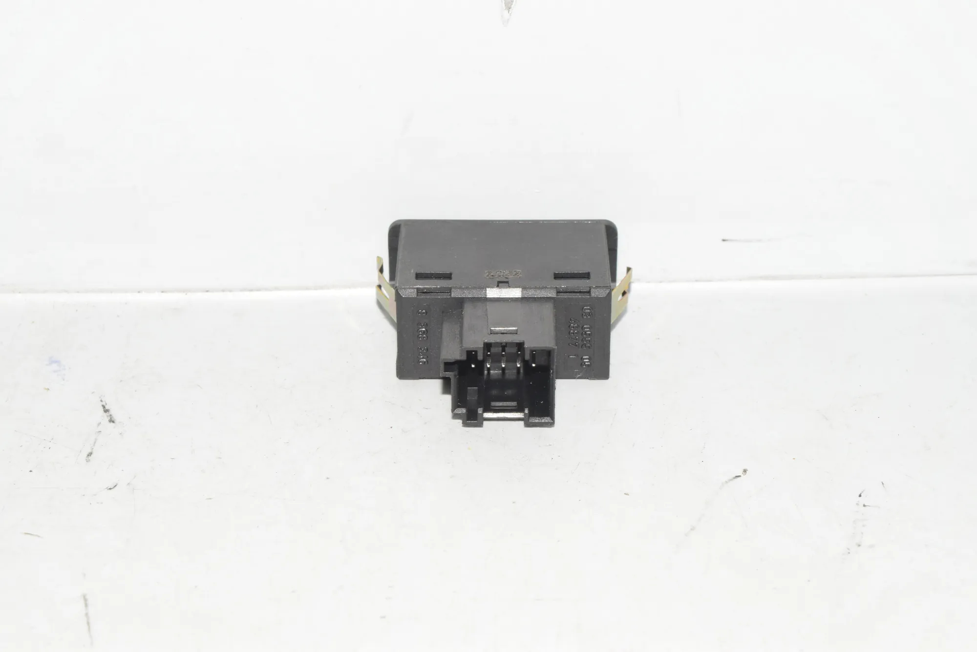 USB/AUX-In Socket Port – OEM 8368346 · BMW X5 (E53) BMW X5 (E53) 2005 – 2
