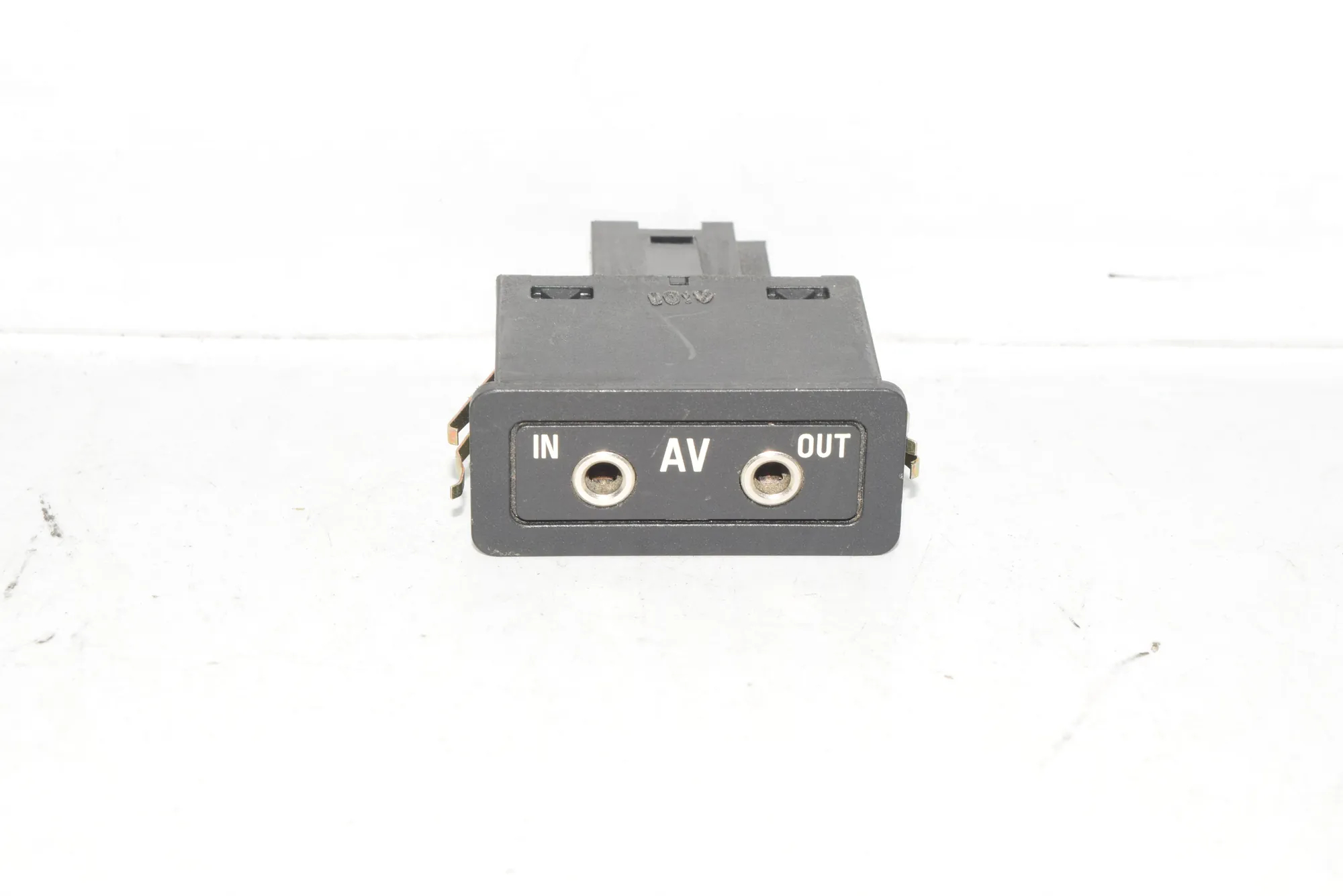 USB/AUX-In Socket Port – OEM 8368346 · BMW X5 (E53) BMW X5 (E53) 2005
