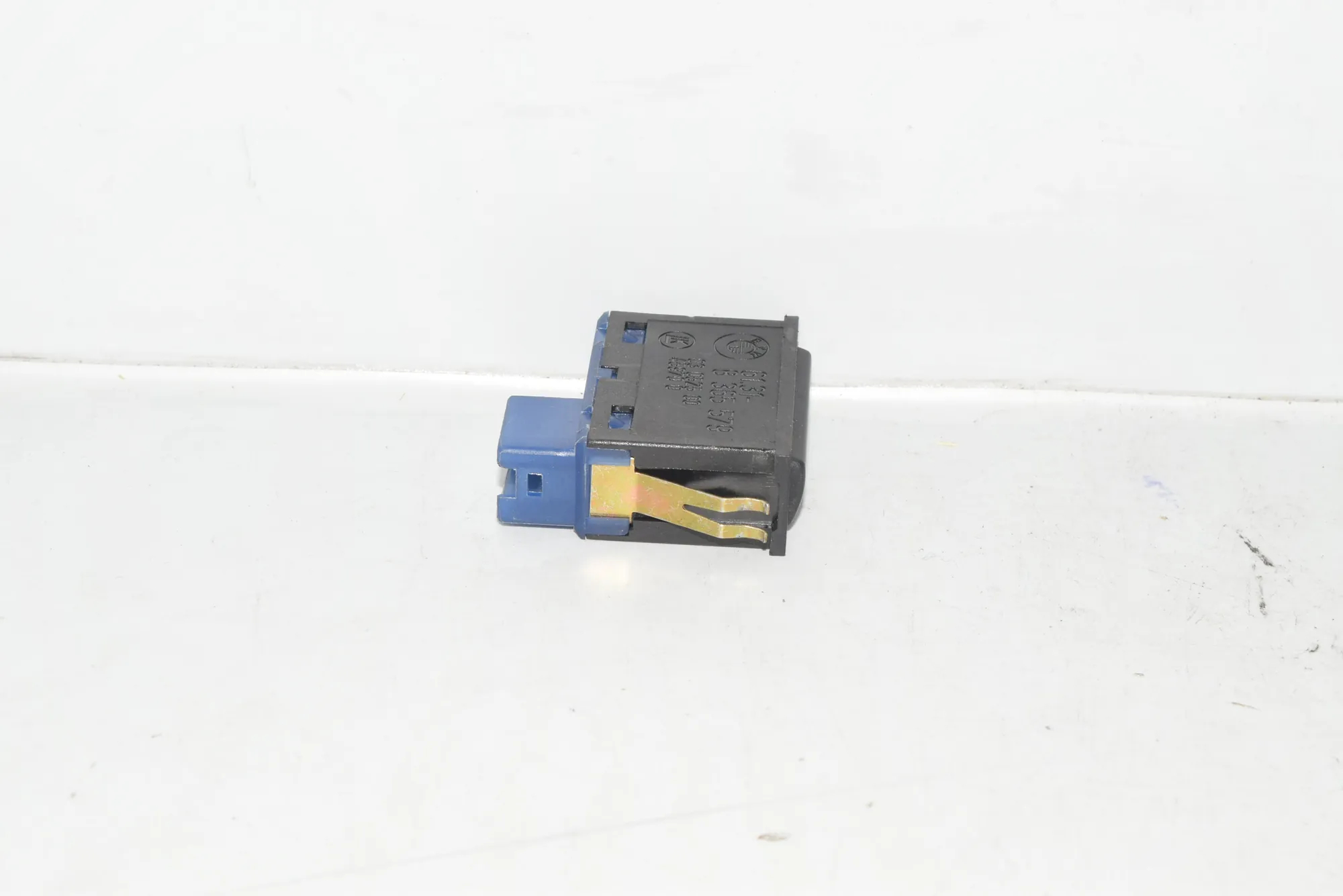 Switches – OEM 8365579 · BMW 5 (E39) BMW 5 (E39) 2000 – 2