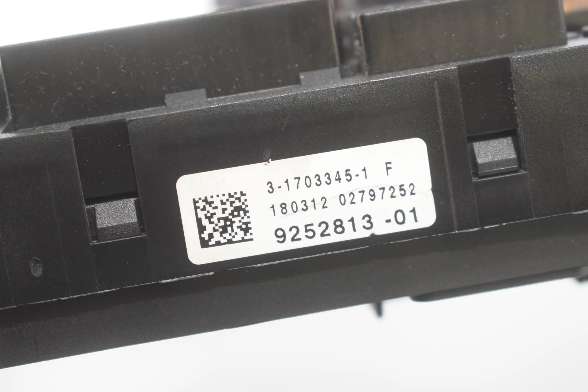 Fuse Box – OEM 9240490 · BMW 5 Touring (F11) 530 d 2012 – 6