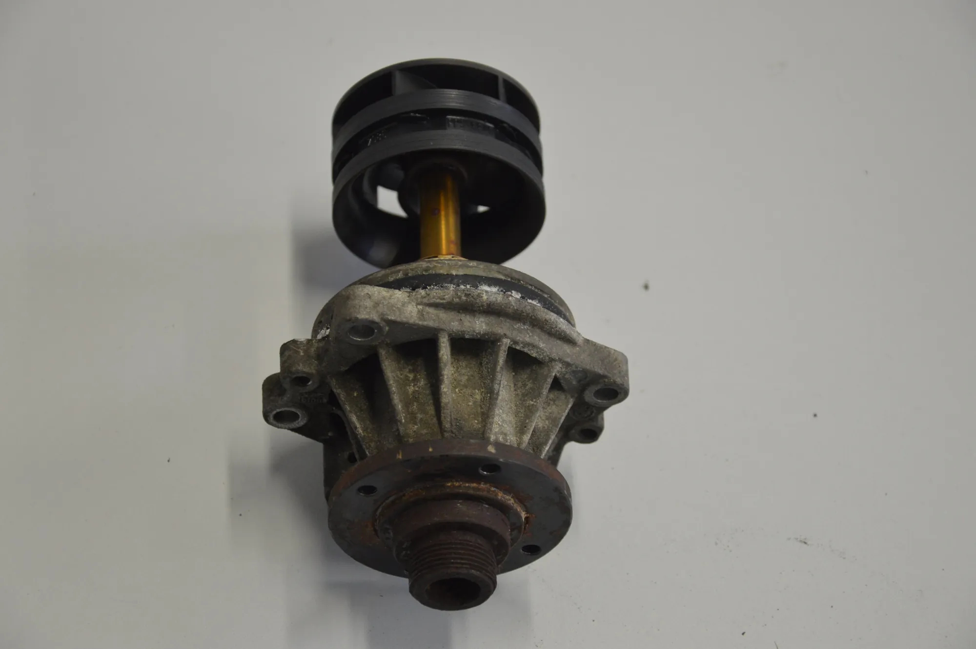 Water Pump – OEM 11517838201 · BMW 6 (E63) BMW 6 (E63) M 2005
