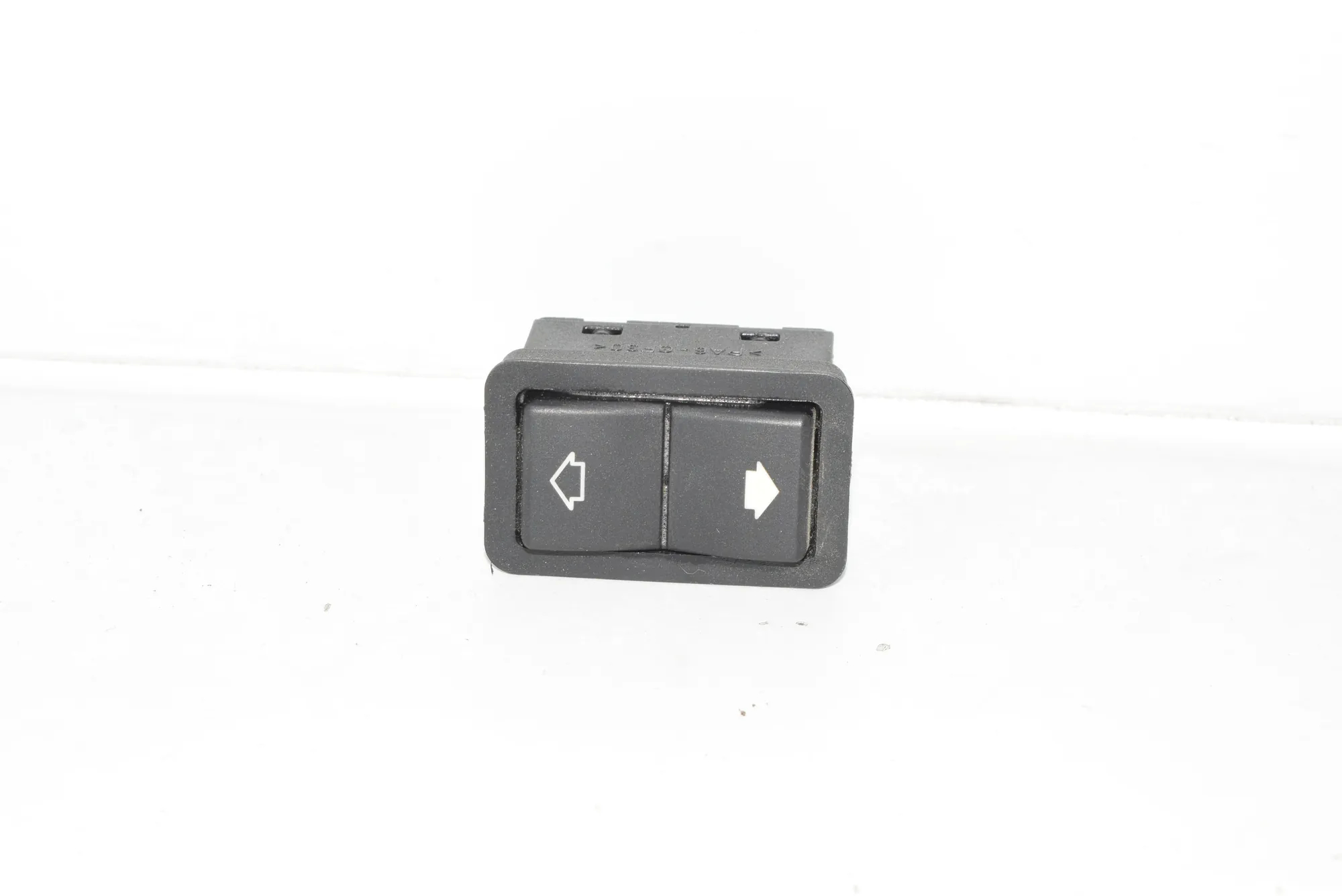 Rear Left Door Window Switch – OEM 8368974 · BMW 5 (E39) BMW 5 (E39) 2000