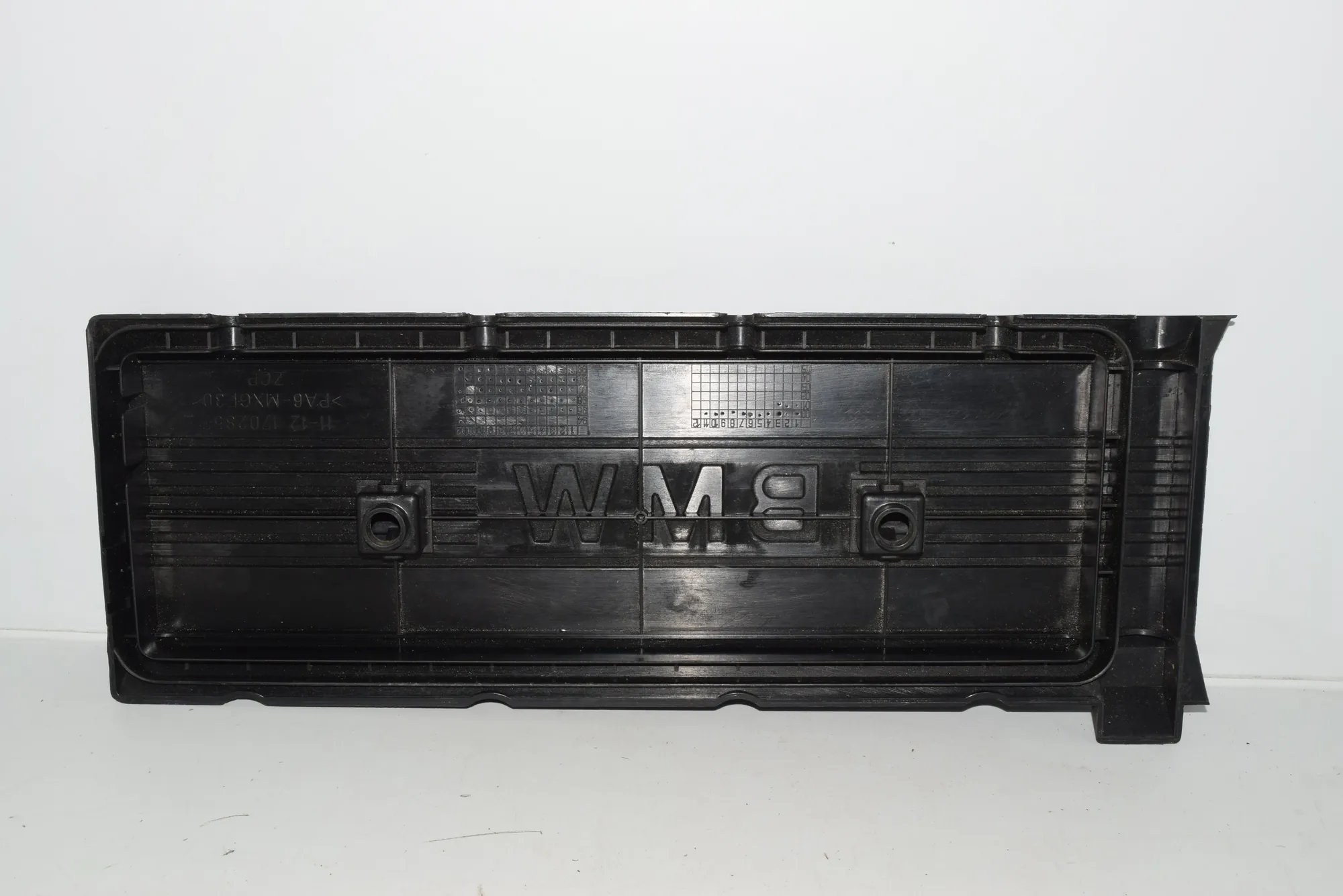 Engine Cover – OEM 1702857 · BMW 5 (E39) BMW 5 (E39) 540 i 2000 – 2