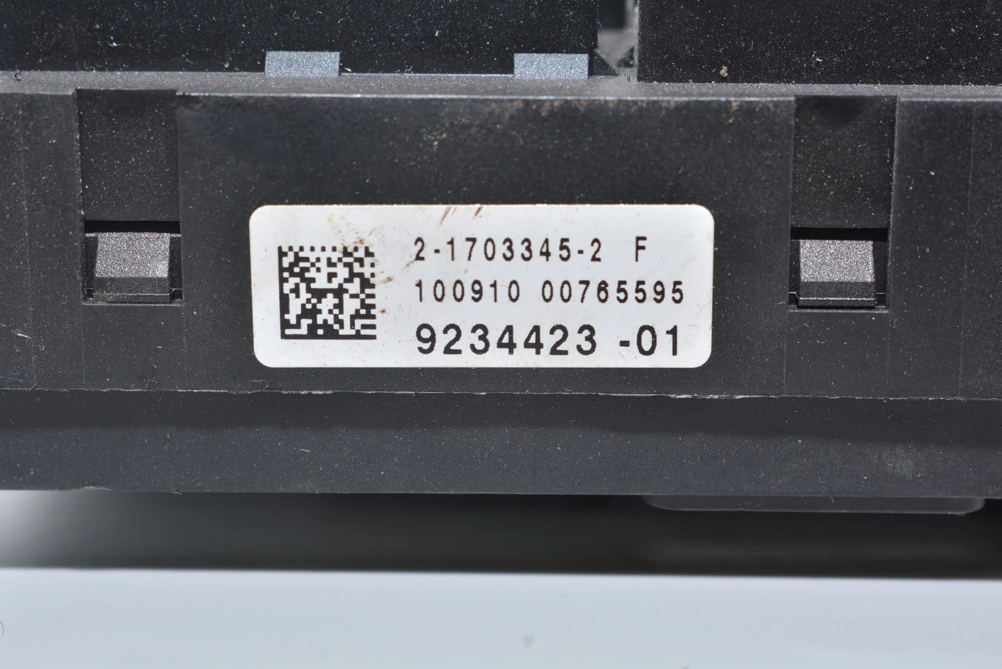 Fuse Box – OEM 9234423 · BMW 7 (F01, F02) BMW 7 (F01, F02) 2010 – 4