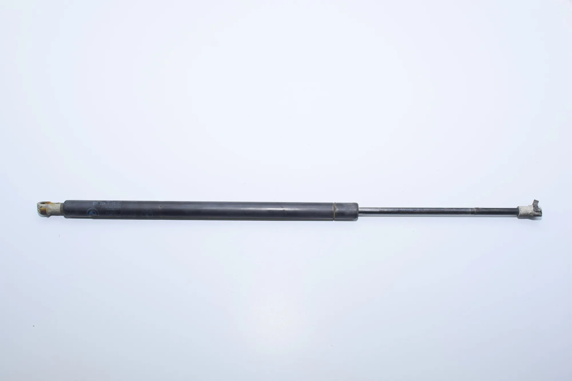 Right Side Tailgate Gas Strut – OEM 8402405 · BMW X5 (E53) 4.6 is 2002