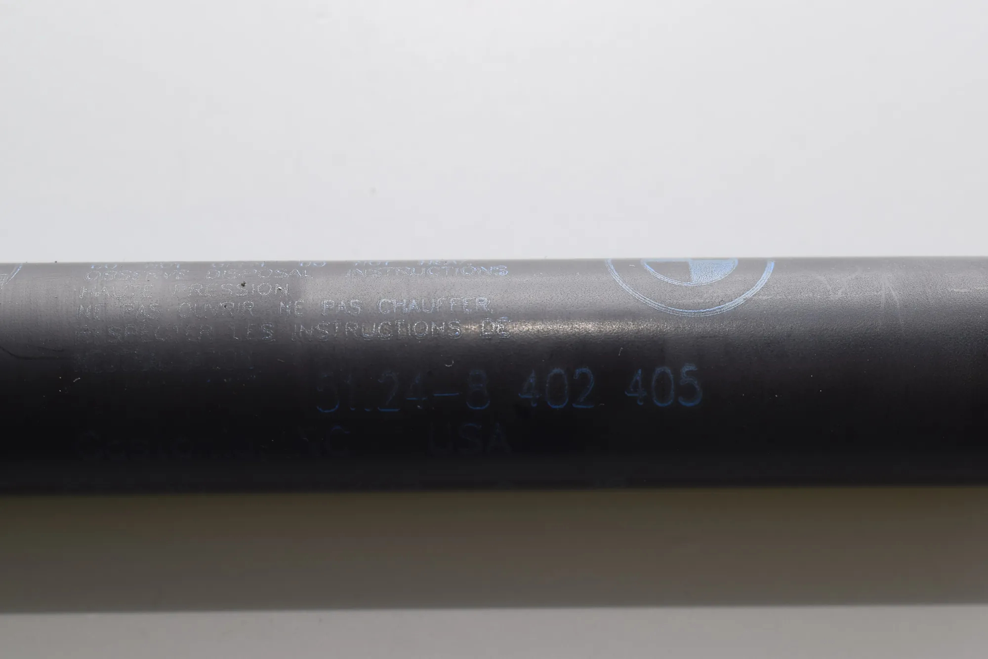 Right Side Tailgate Gas Strut – OEM 8402405 · BMW X5 (E53) 4.6 is 2002 – 4