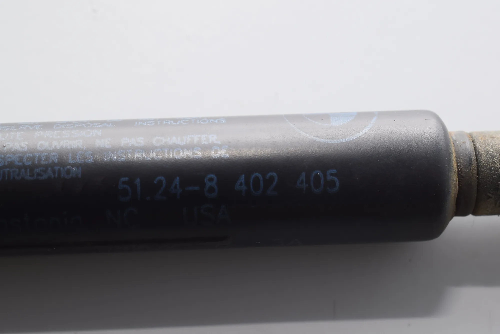 Left Side Tailgate Gas Strut – OEM 8402405 · BMW X5 (E53) 4.6 is 2002 – 5