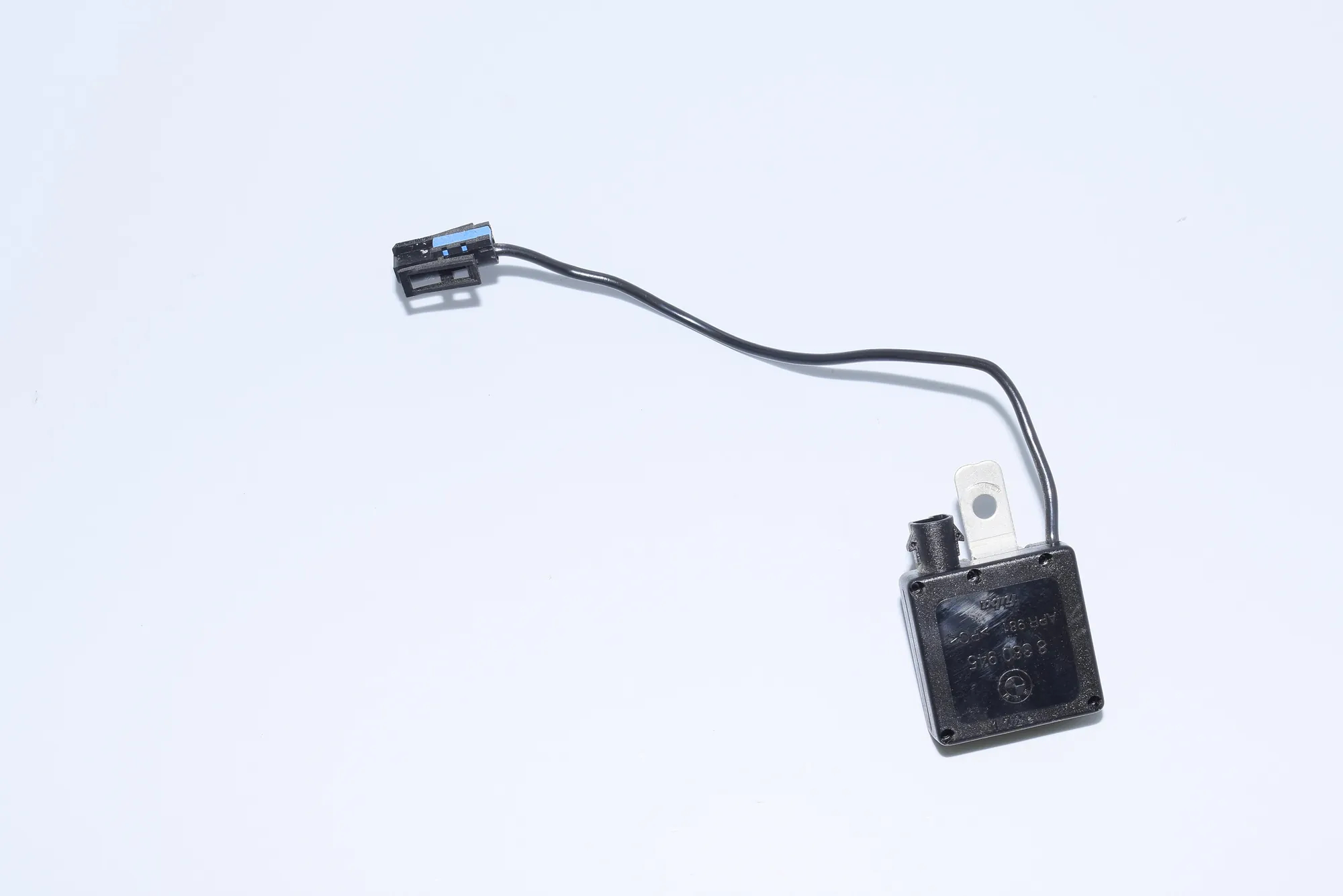 Antenna Amplifier – OEM 8380945 · BMW X5 (E53) 4.6 is 2002 – 3