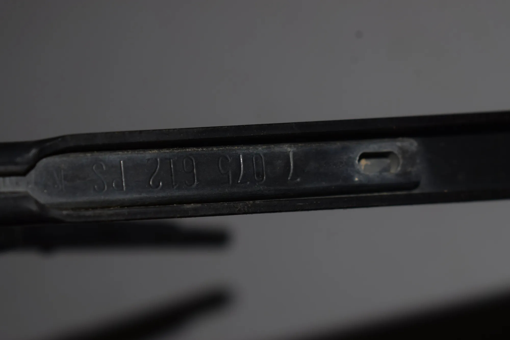 Front Wiper Arms – OEM 7132219 · BMW X5 (E53) 4.8 is 2004 – 3