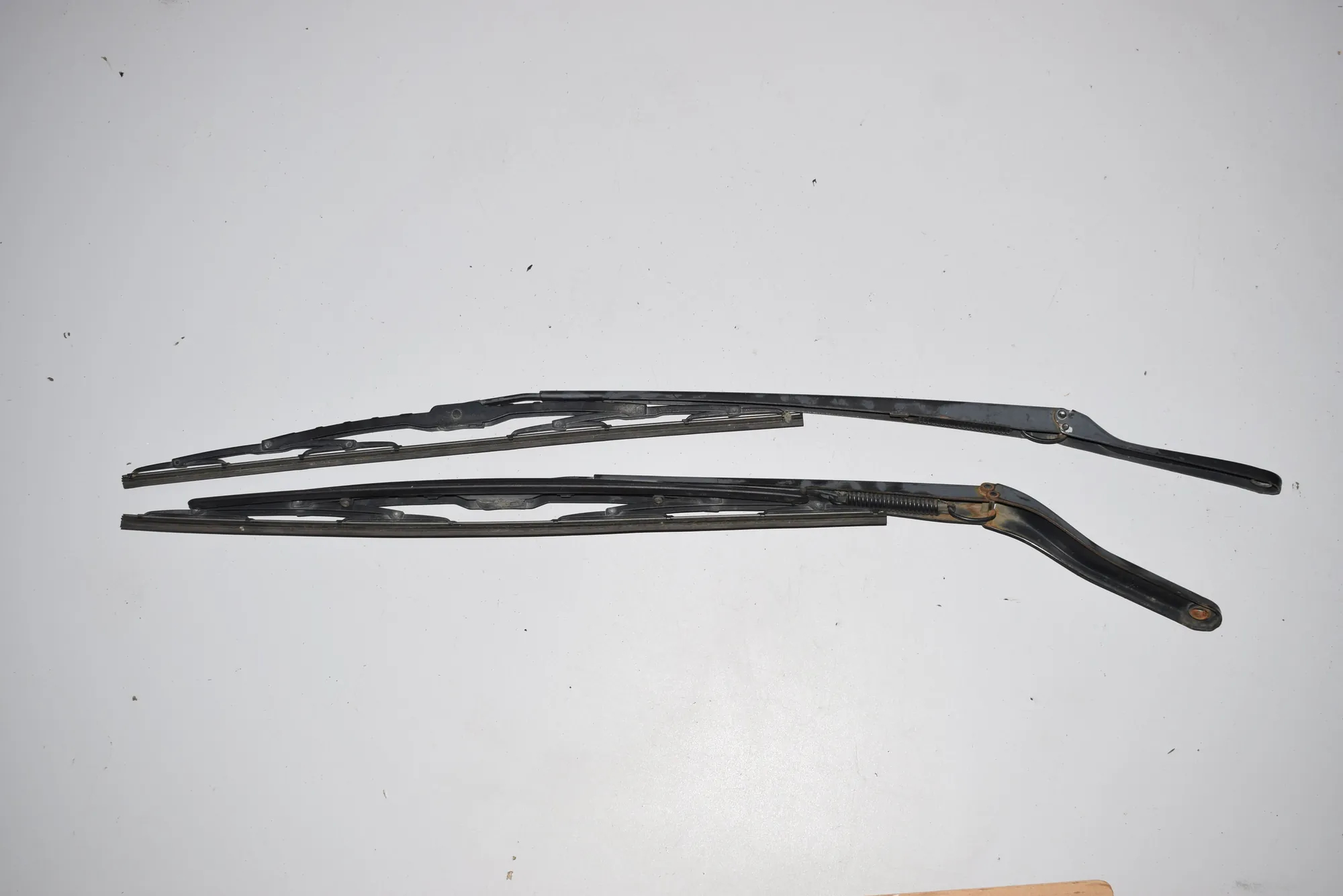 Front Wiper Arms – OEM 7132219 · BMW X5 (E53) 4.8 is 2004 – 5