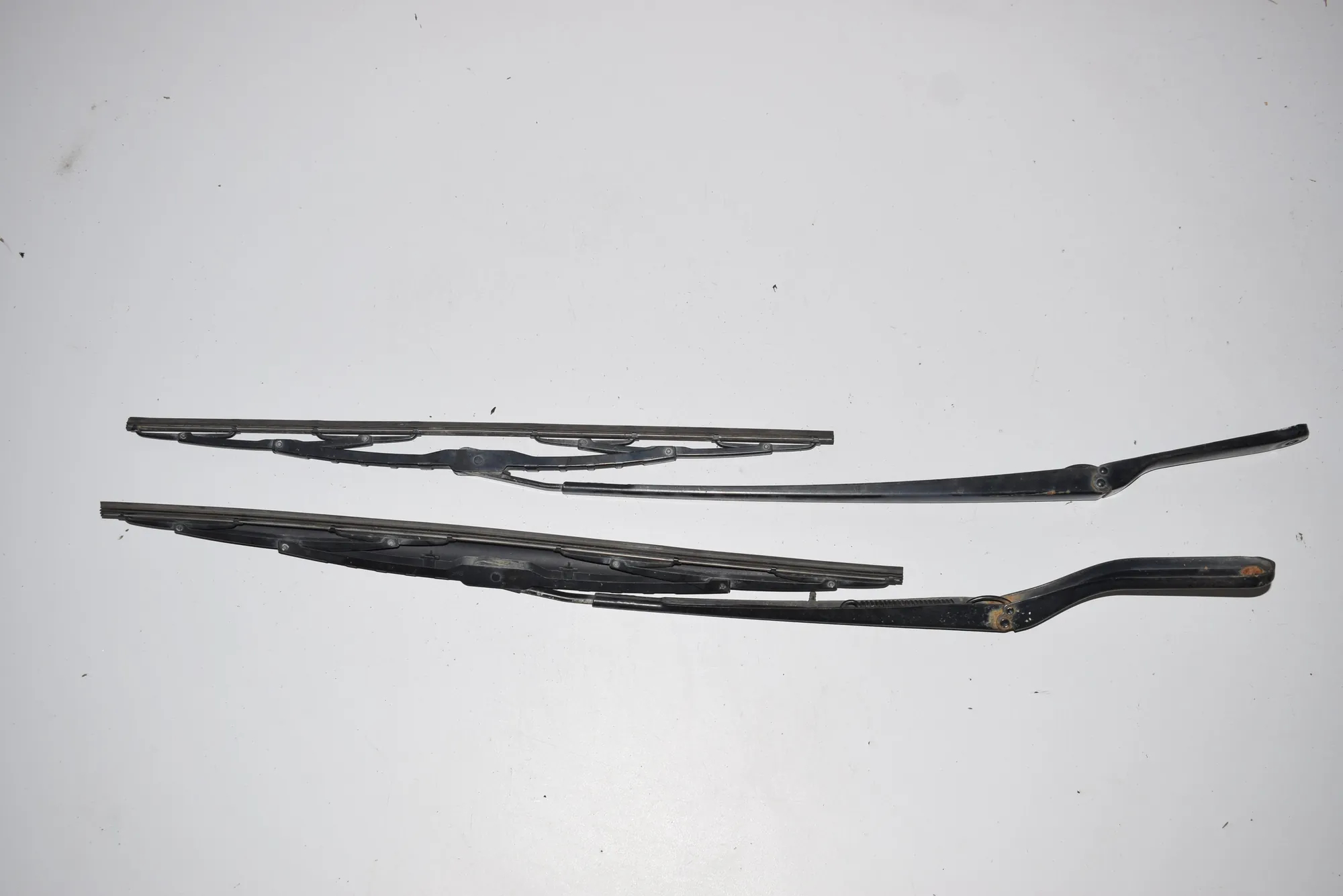 Front Wiper Arms – OEM 7132219 · BMW X5 (E53) 4.8 is 2004 – 4