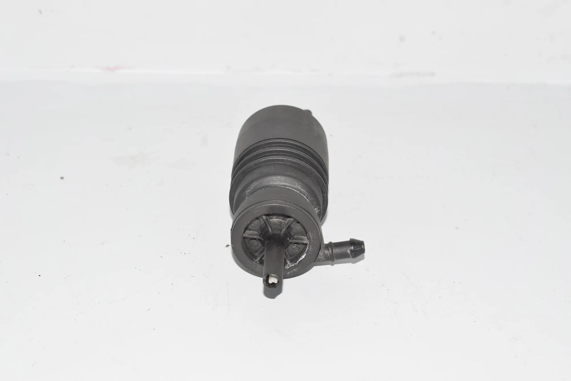 Washer Tank Motor – OEM NA · BMW X5 (E53) 4.8 is 2004