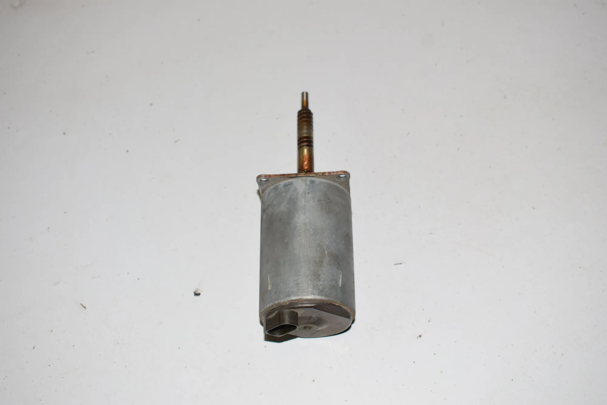 Intake Manifold Valve Motor – OEM 7506788 · BMW X5 (E53) 4.8 is 2004 – 4
