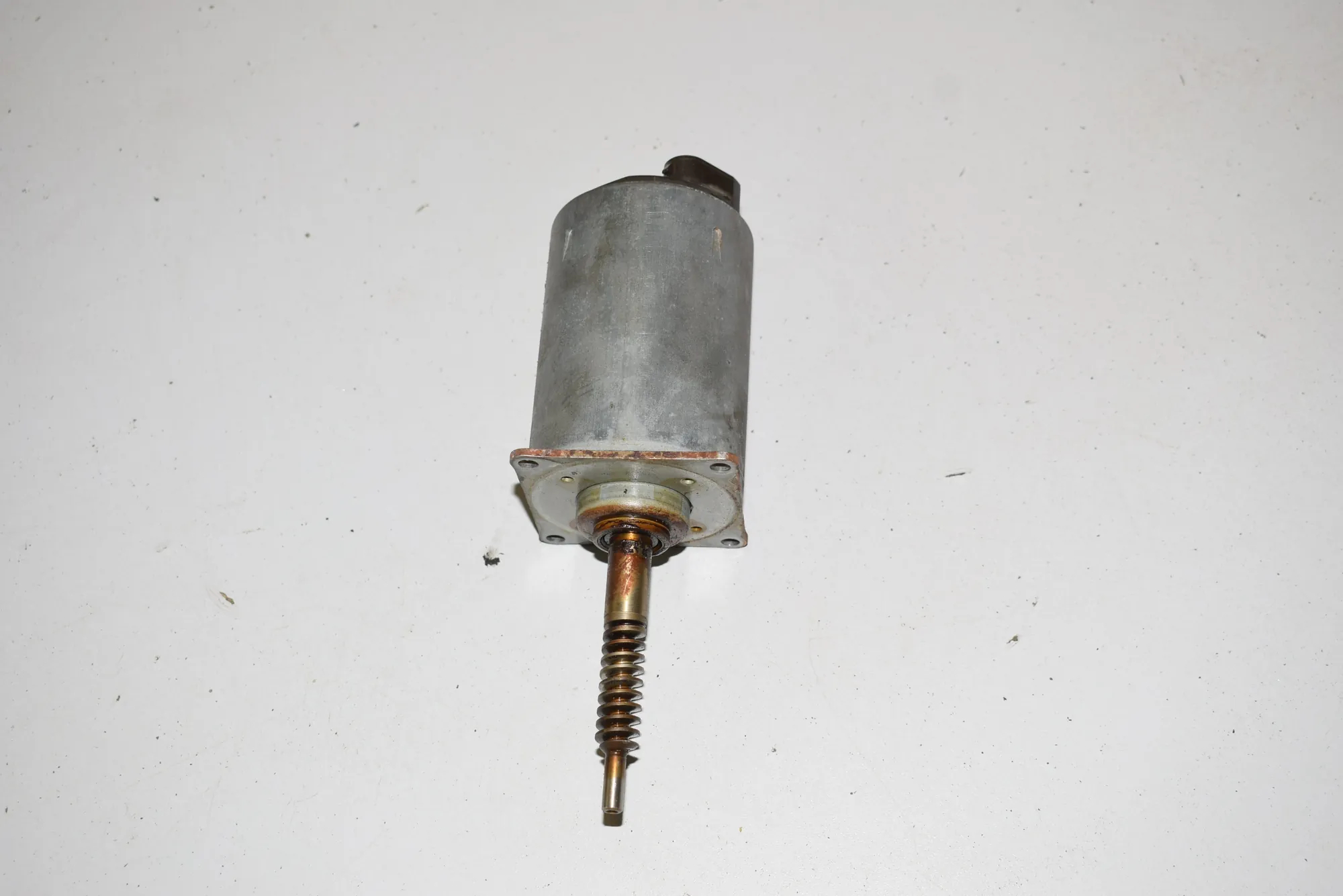 Intake Manifold Valve Motor – OEM 7506788 · BMW X5 (E53) 4.8 is 2004 – 3