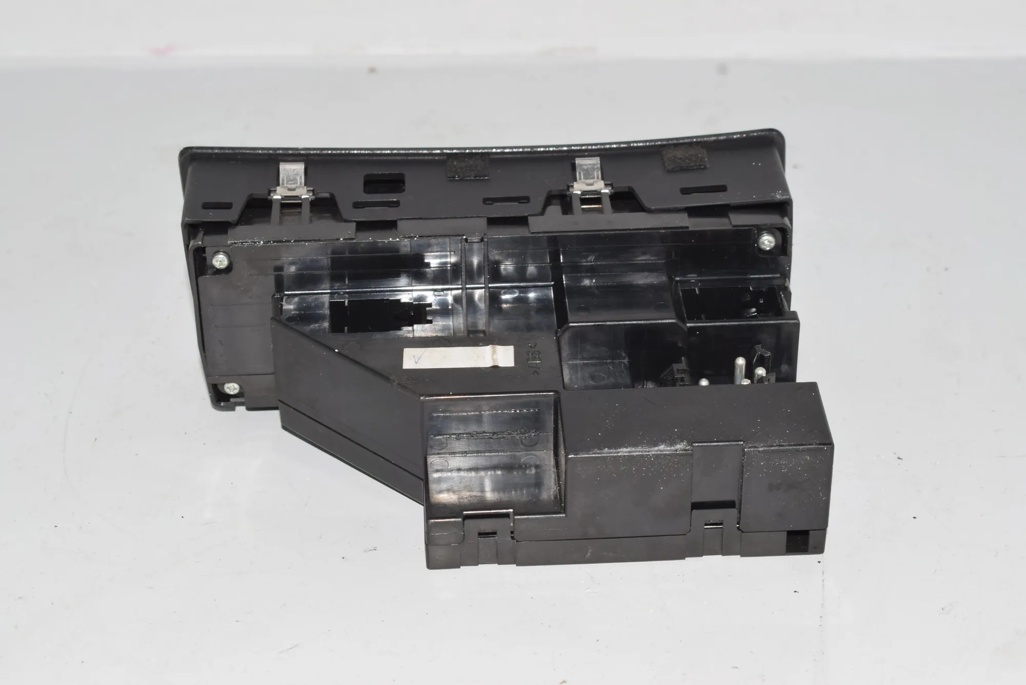 Front Left Door Window Switch – OEM 6952800 · BMW X5 (E53) 4.8 is 2004 – 6