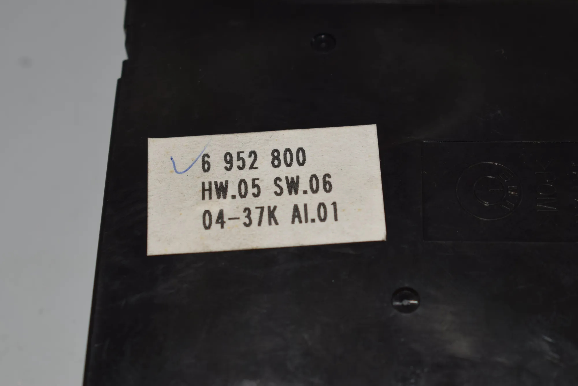 Front Left Door Window Switch – OEM 6952800 · BMW X5 (E53) 4.8 is 2004 – 7