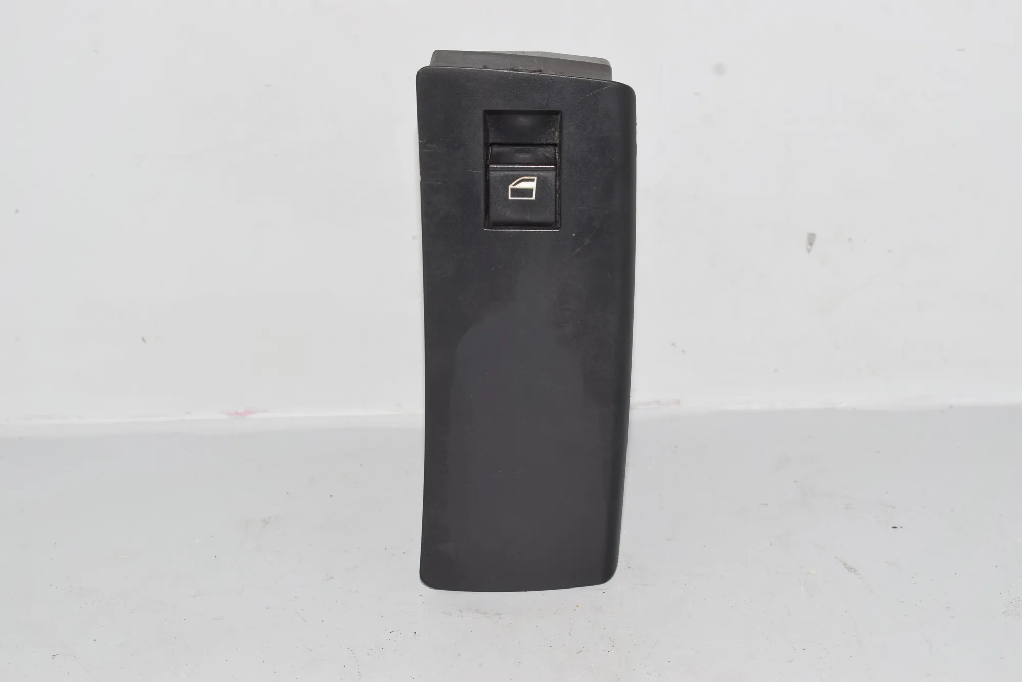 Front Left Door Window Switch – OEM 6952800 · BMW X5 (E53) 4.8 is 2004