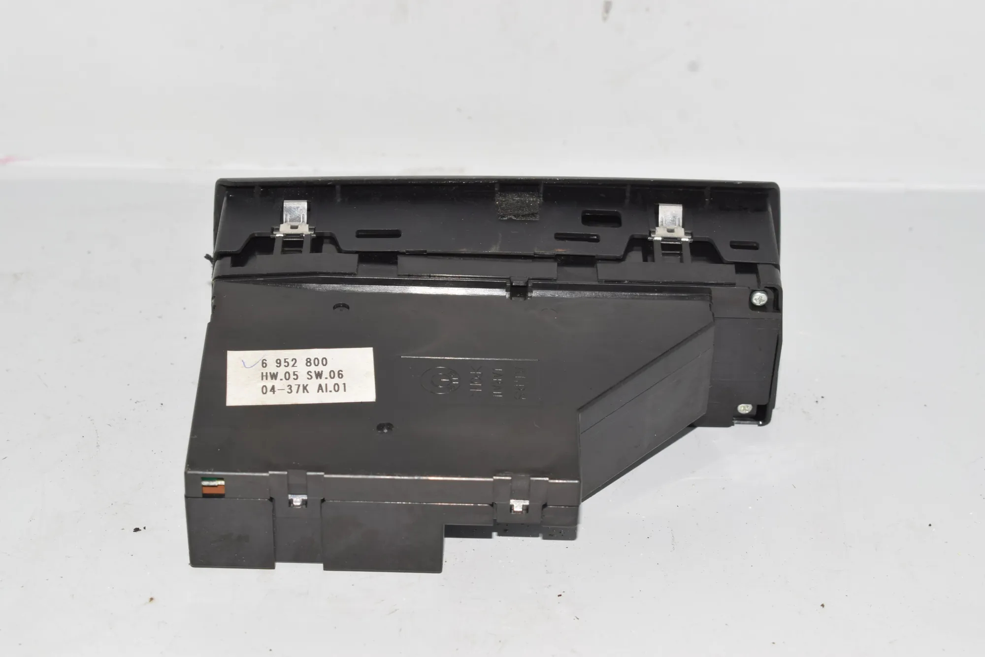 Front Left Door Window Switch – OEM 6952800 · BMW X5 (E53) 4.8 is 2004 – 2