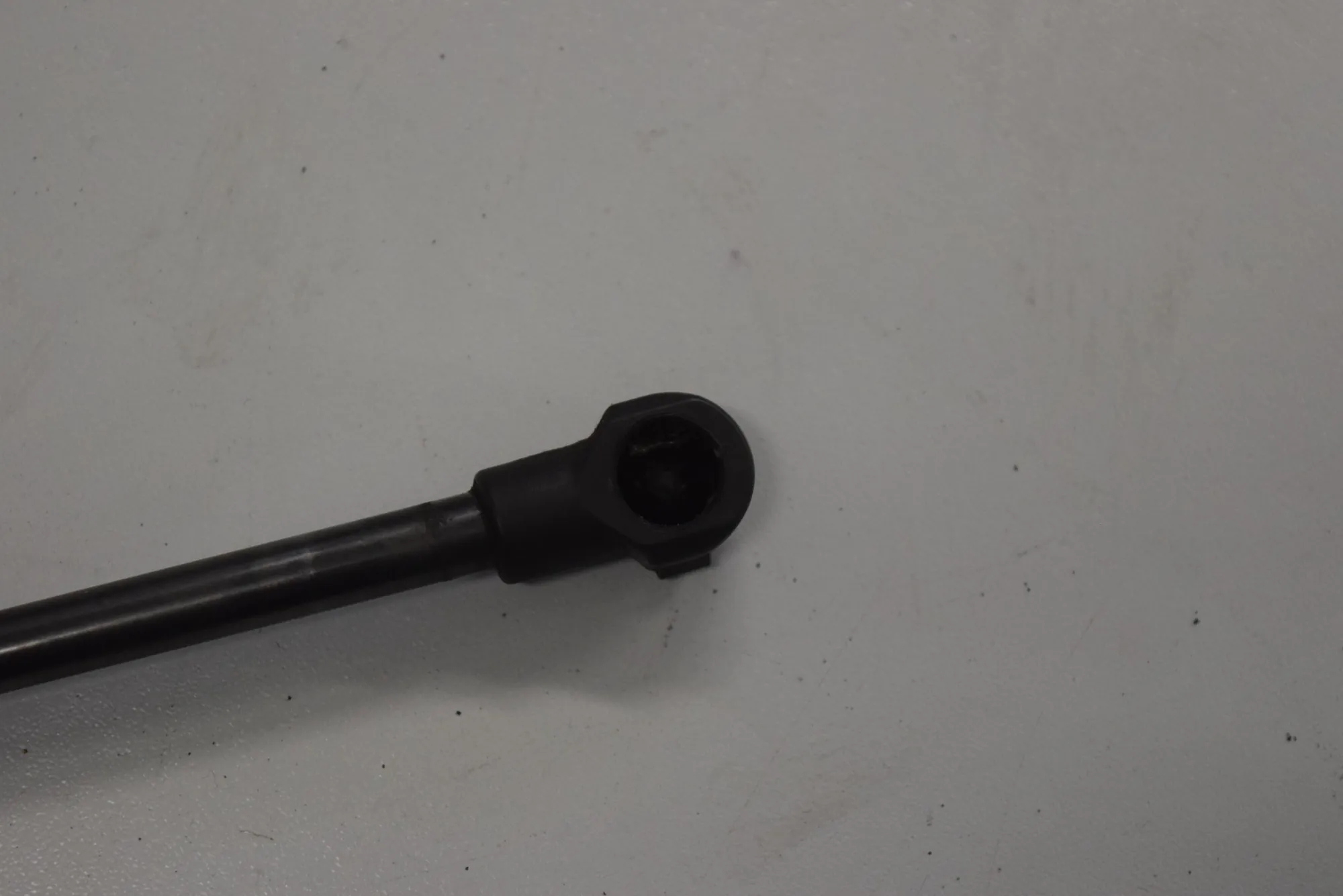 Front Right Bonnet Strut – OEM 7008745 · BMW 5 (E60) 520 d 2007 – 4