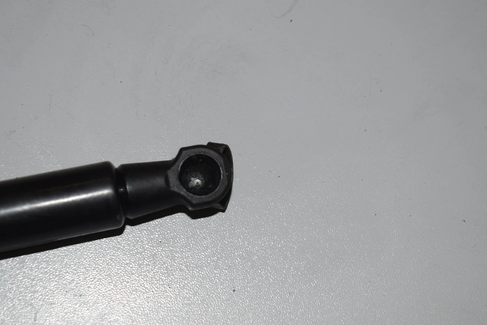 Front Right Bonnet Strut – OEM 7008745 · BMW 5 (E60) 520 d 2007 – 3