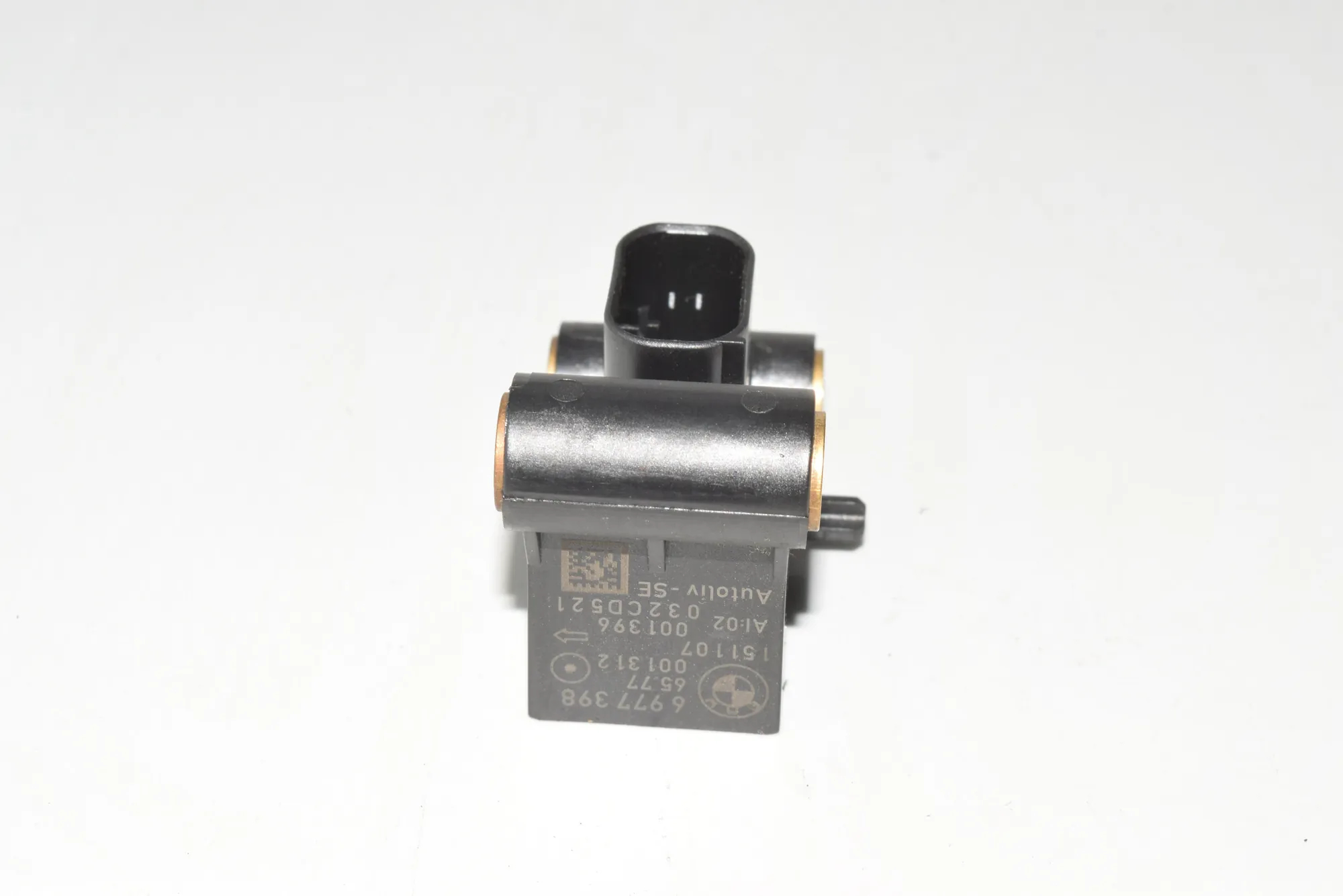 Front Left Impact Sensor – OEM 6977398 · BMW 5 (E60) 520 d 2007 – 2