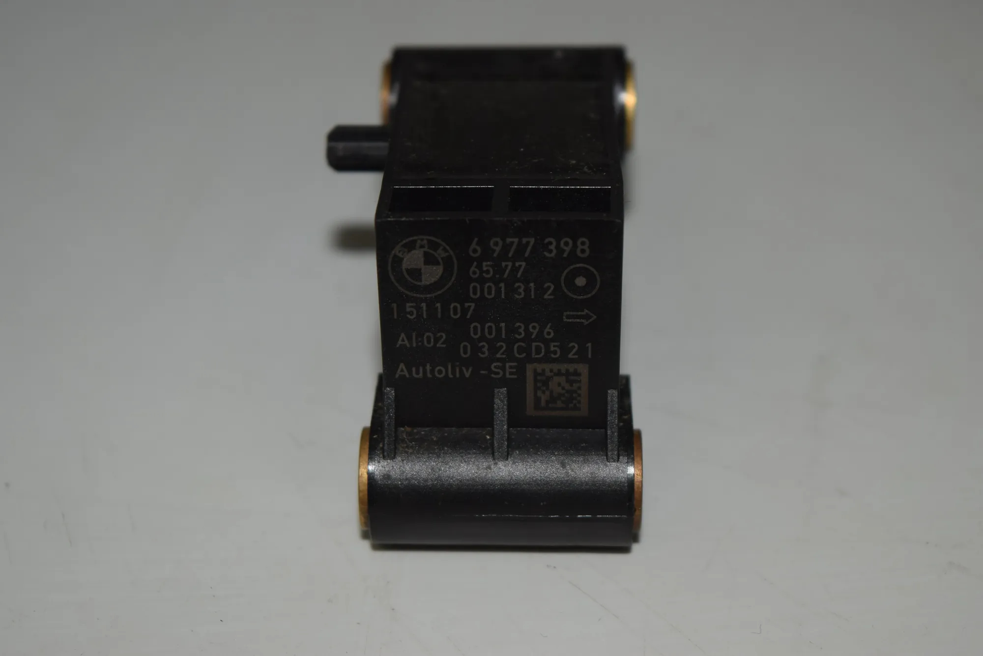 Front Left Impact Sensor – OEM 6977398 · BMW 5 (E60) 520 d 2007 – 5