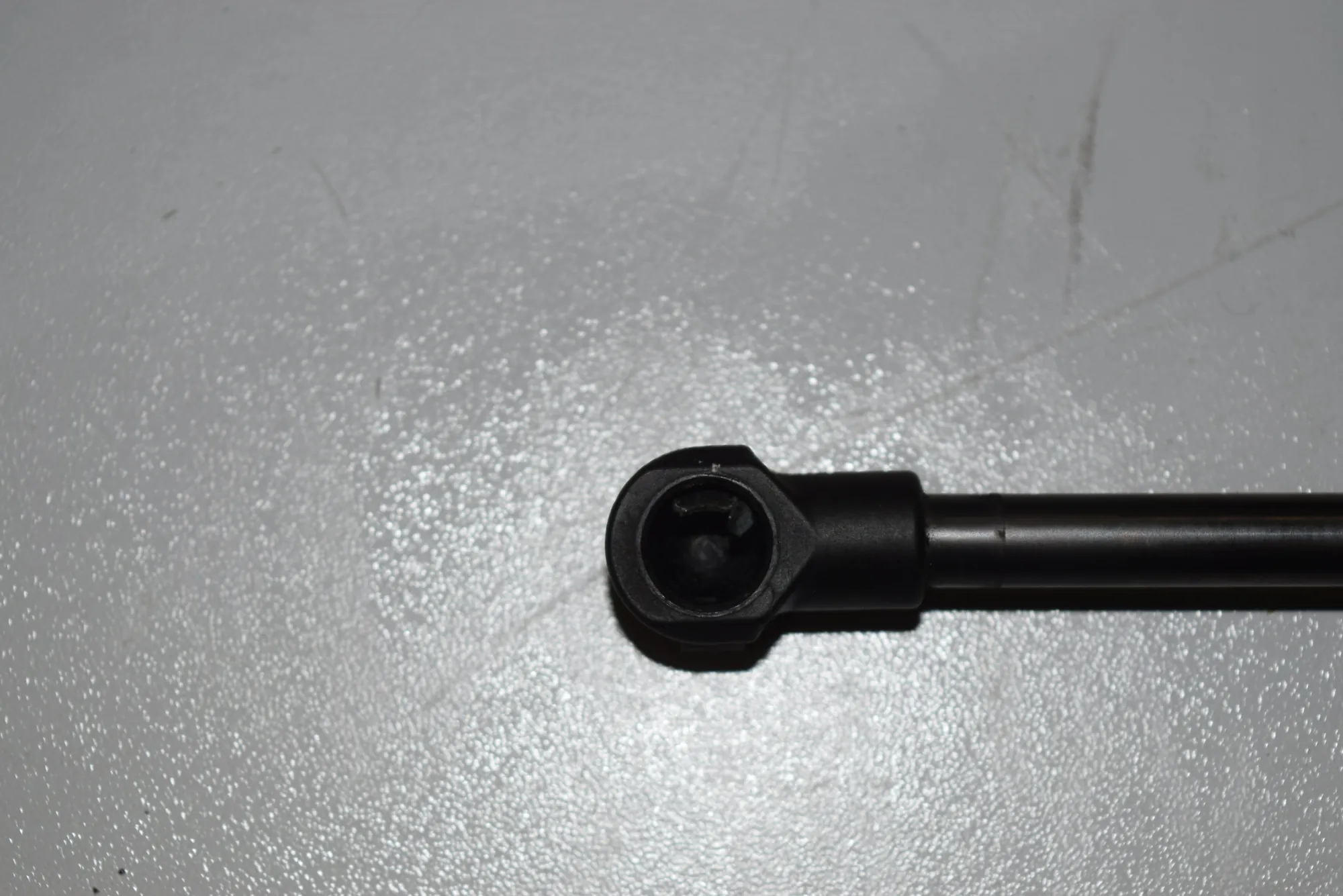 Front Left Bonnet Strut – OEM 7008745 · BMW 5 (E60) 520 d 2007 – 3
